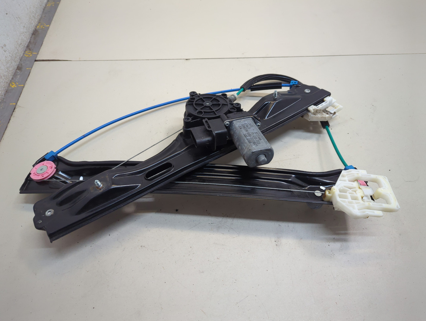 Стеклоподъемник электр. передний левый