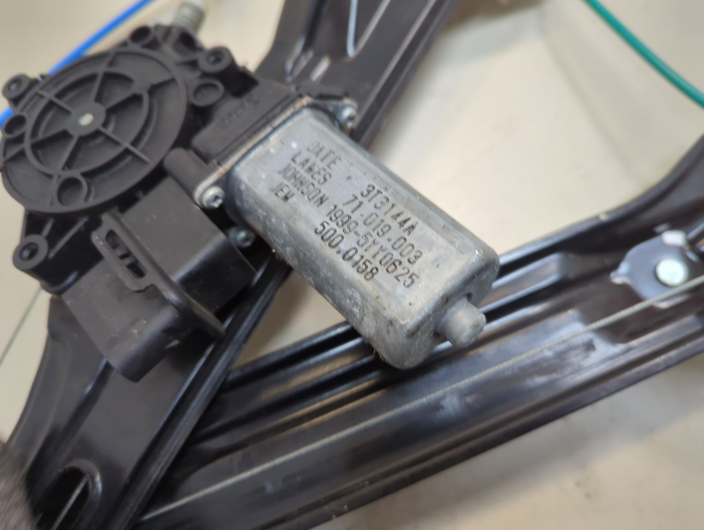 Стеклоподъемник электр. передний левый