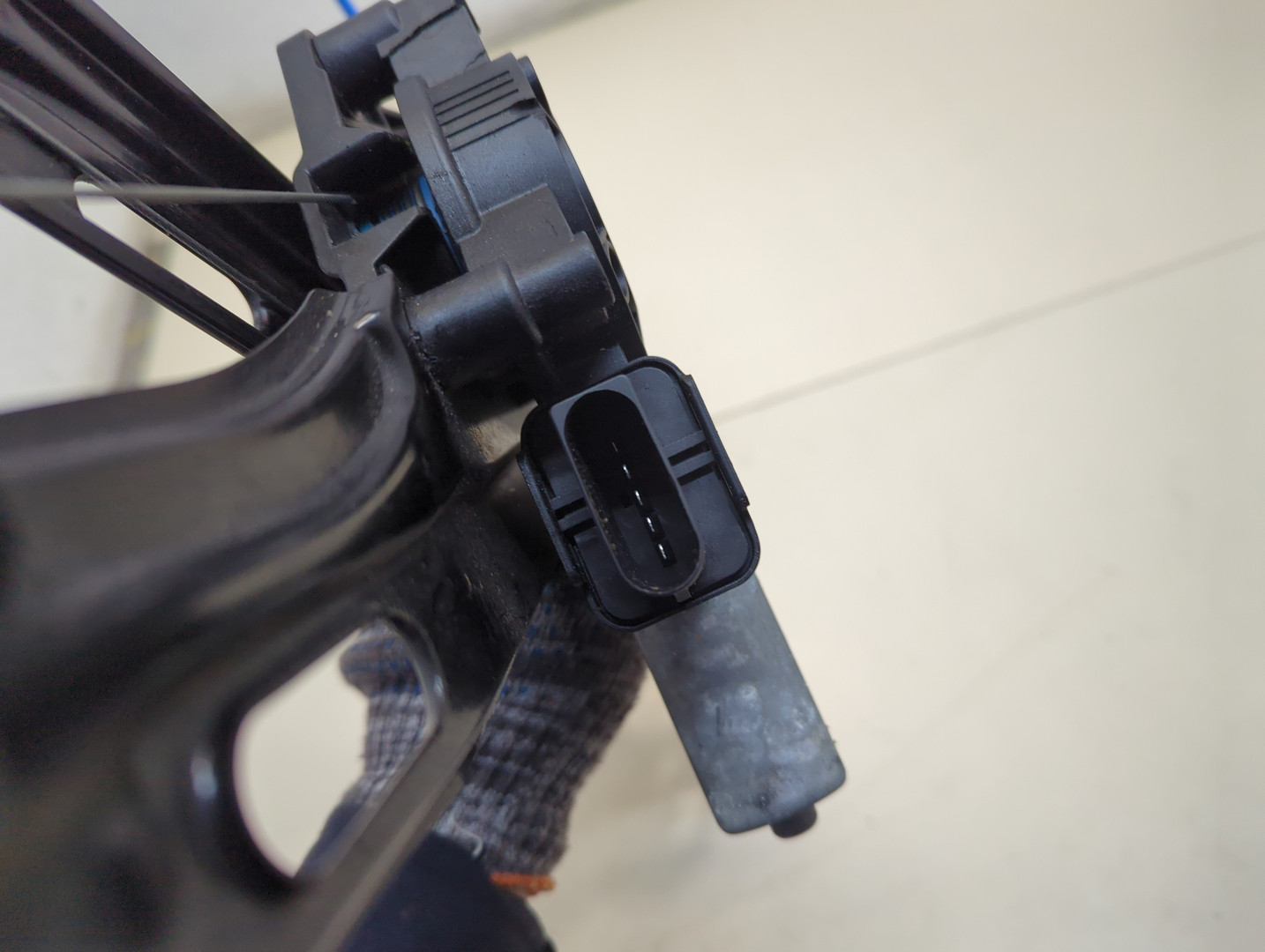 Стеклоподъемник электр. передний левый