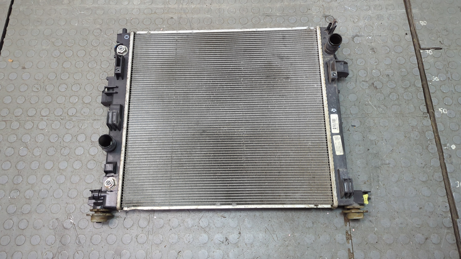 Радиатор охлаждения двигателя основной