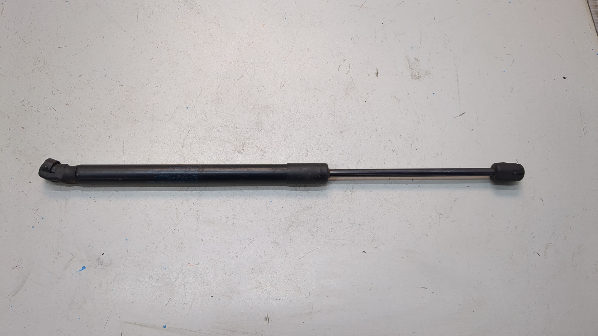 Амортизатор капота