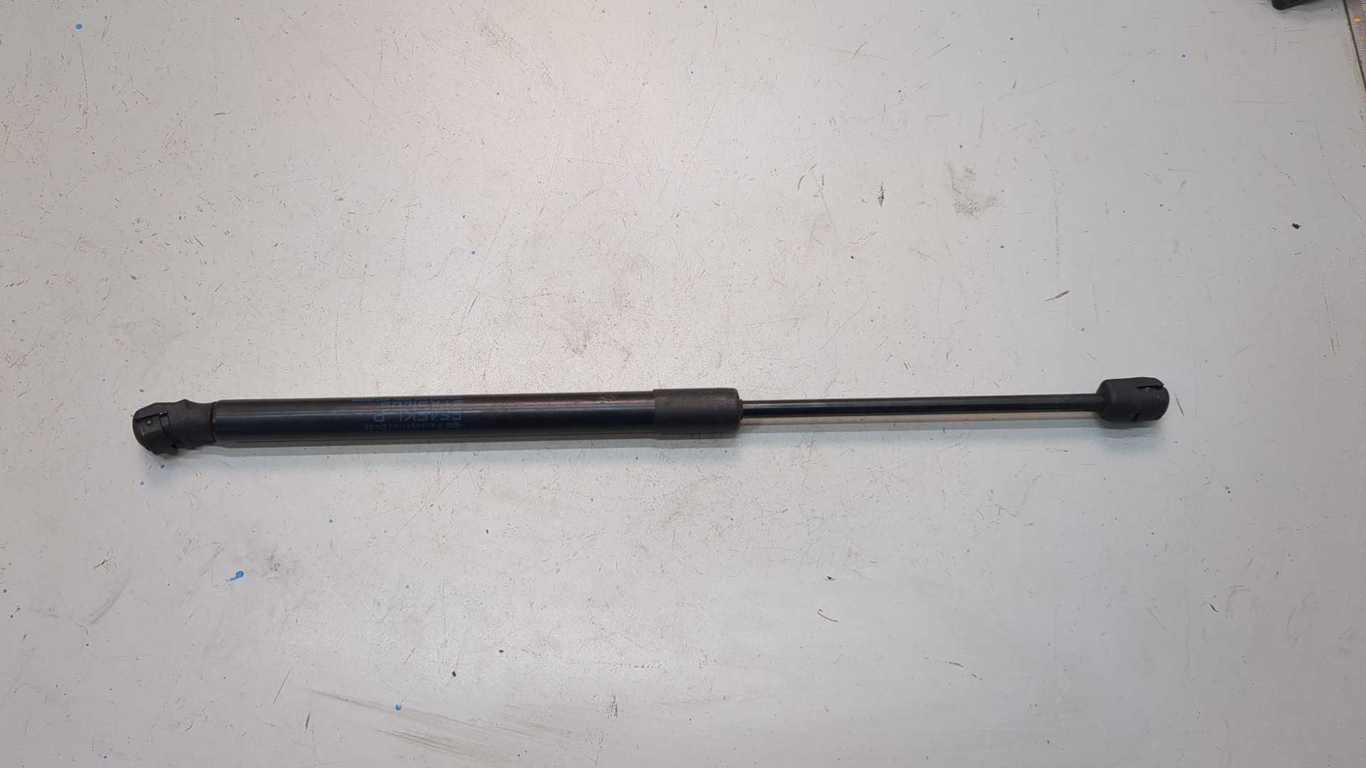 Амортизатор капота