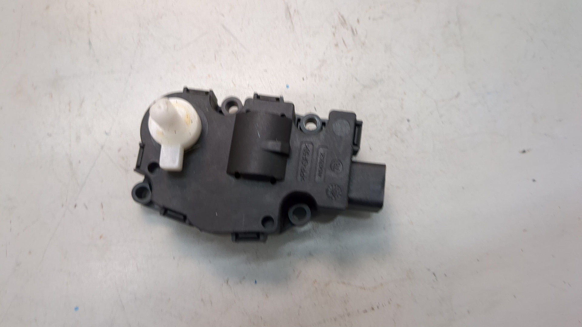 Моторчик заслонки печки