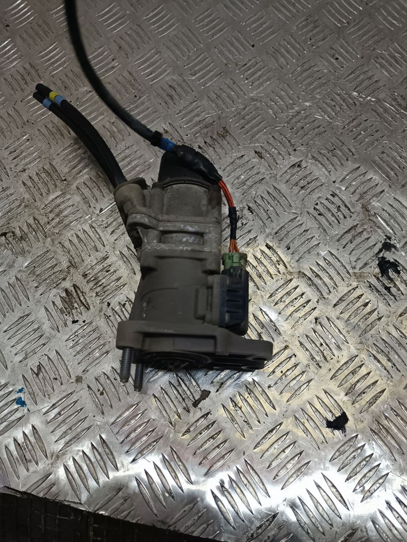 Кран тормозной главный