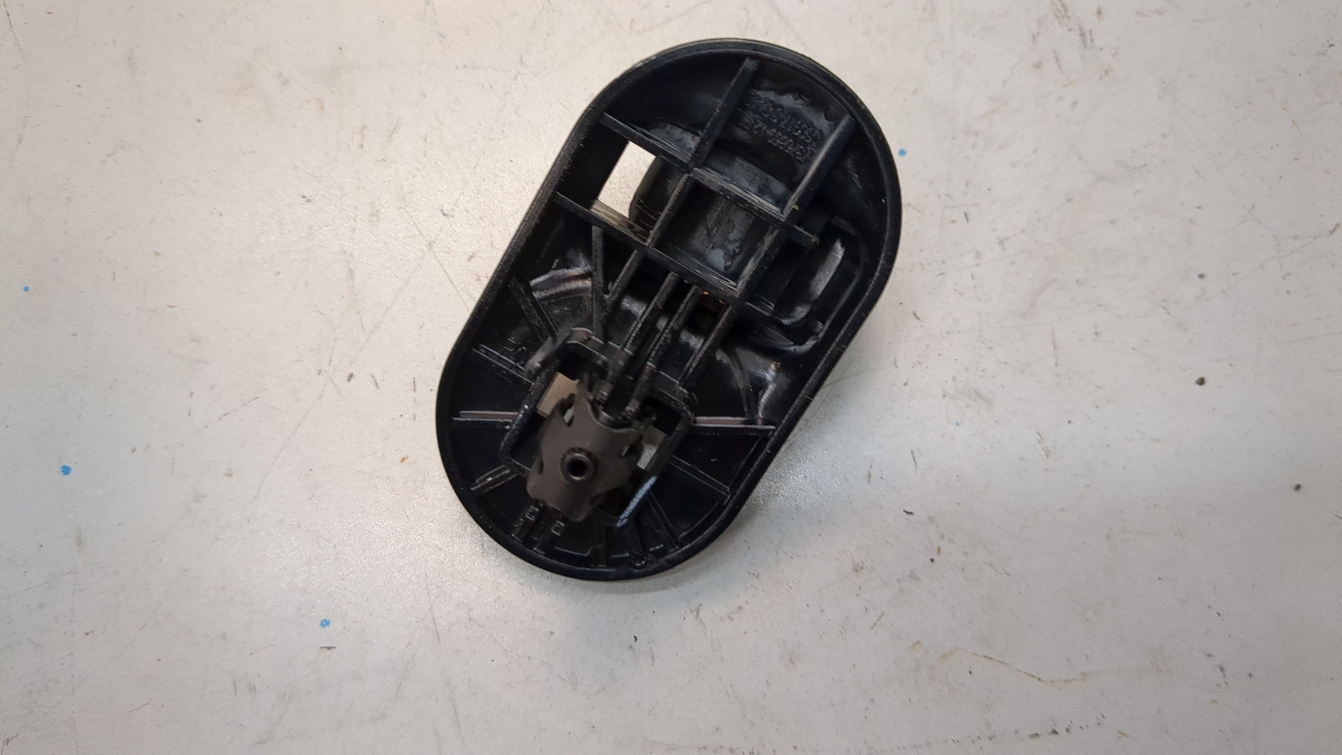 Кронштейн солнцезащитного козырька