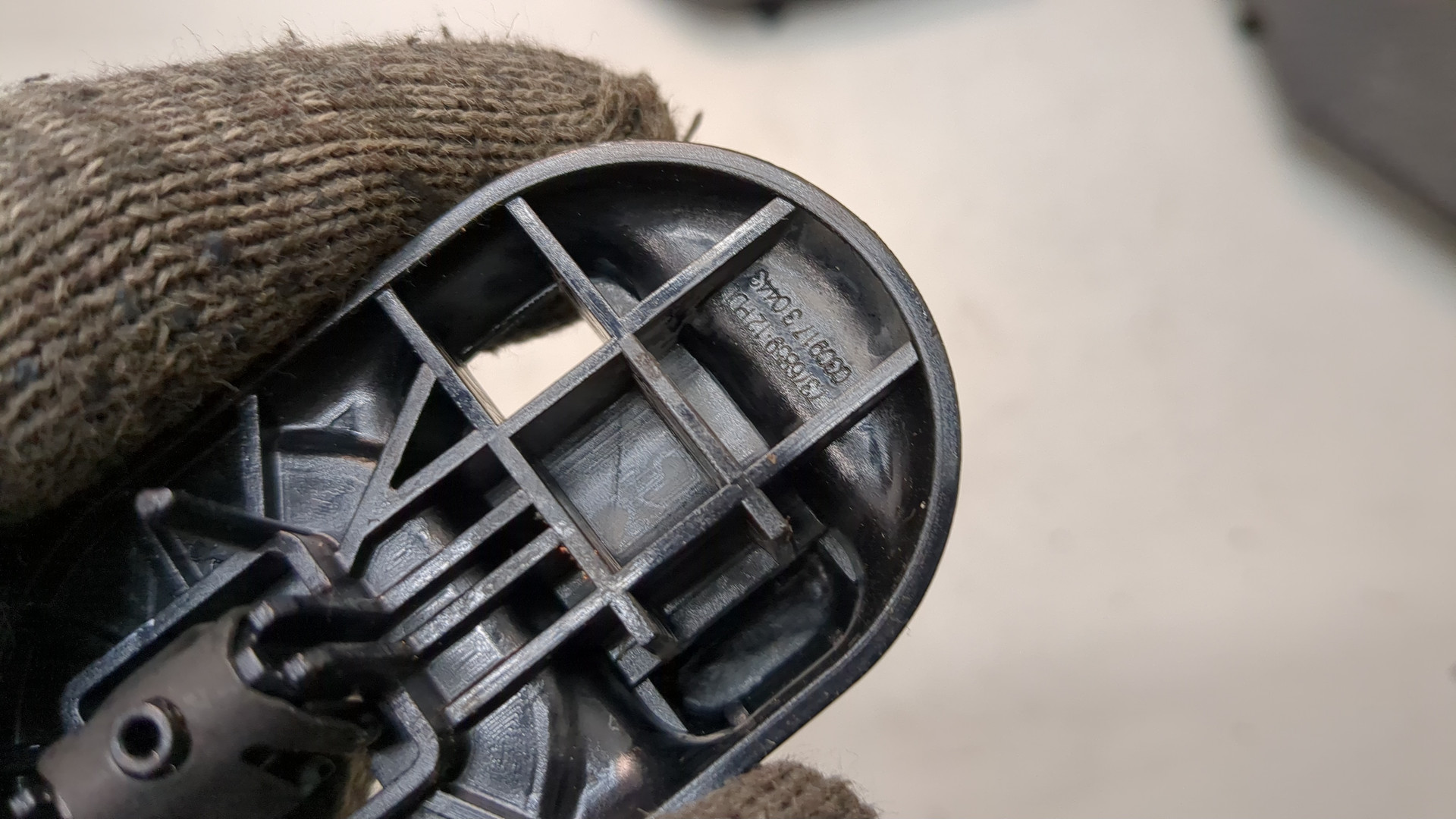 Кронштейн солнцезащитного козырька