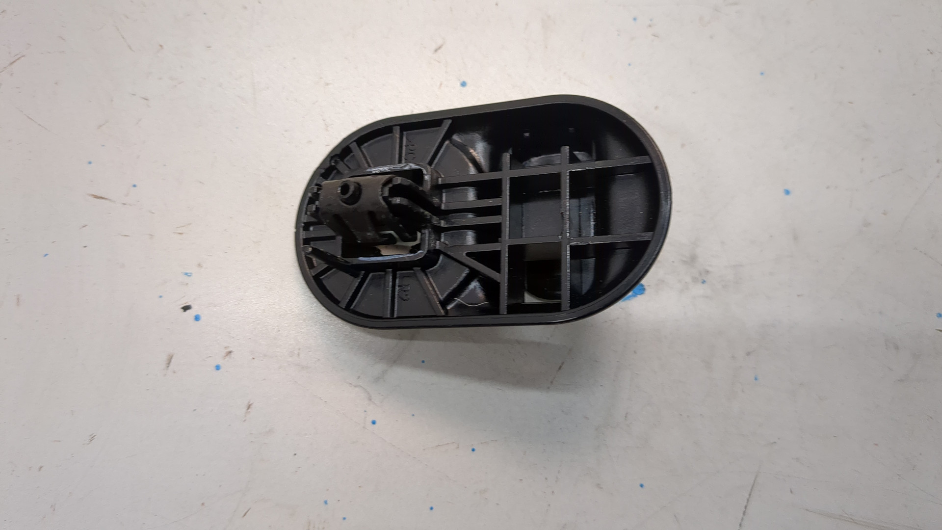 Кронштейн солнцезащитного козырька