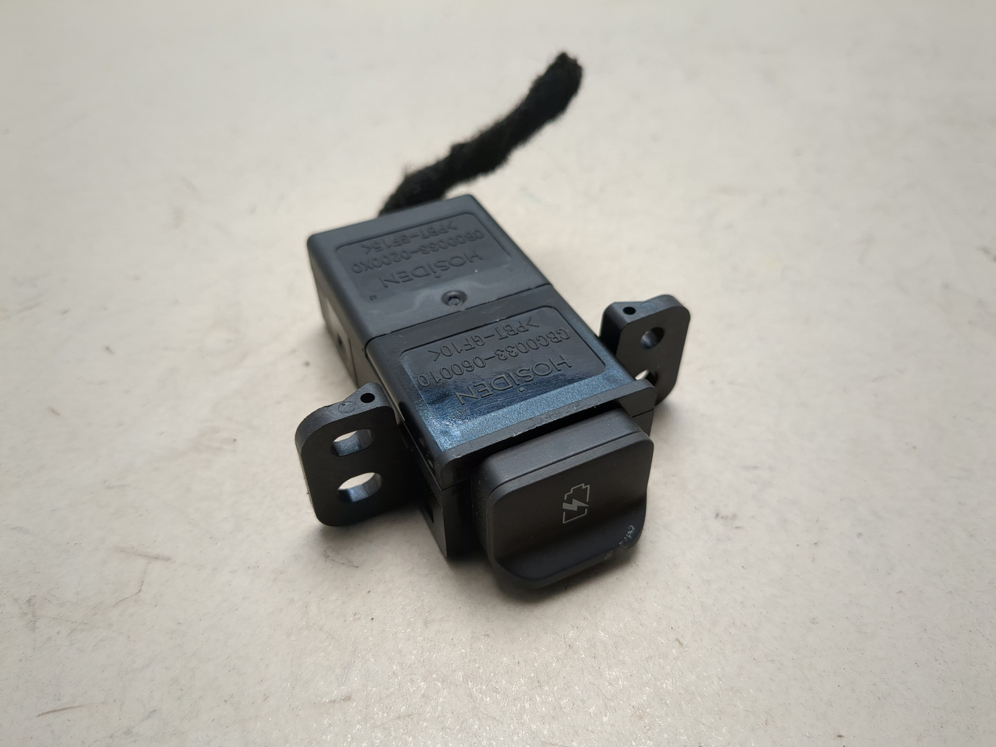 Гнездо AUX / USB IN