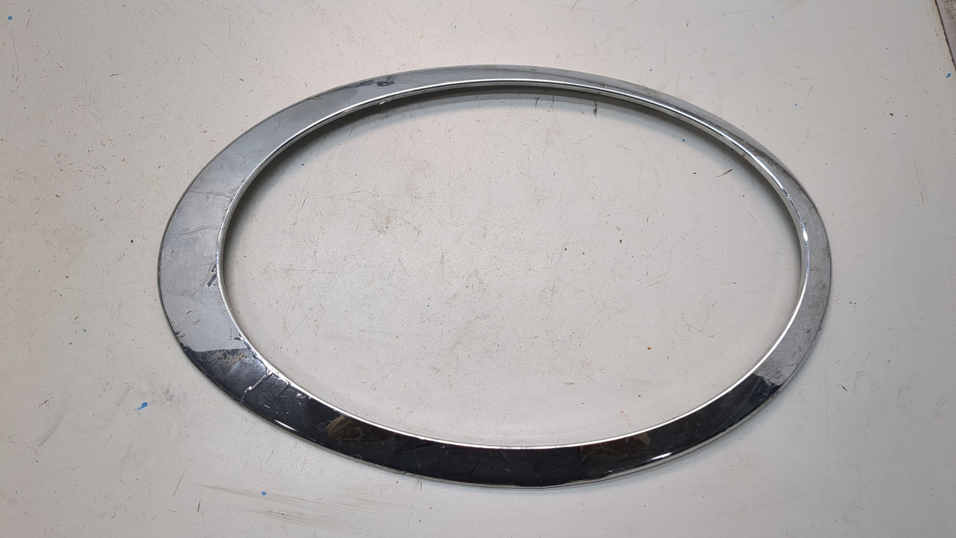 Планка под фару правая