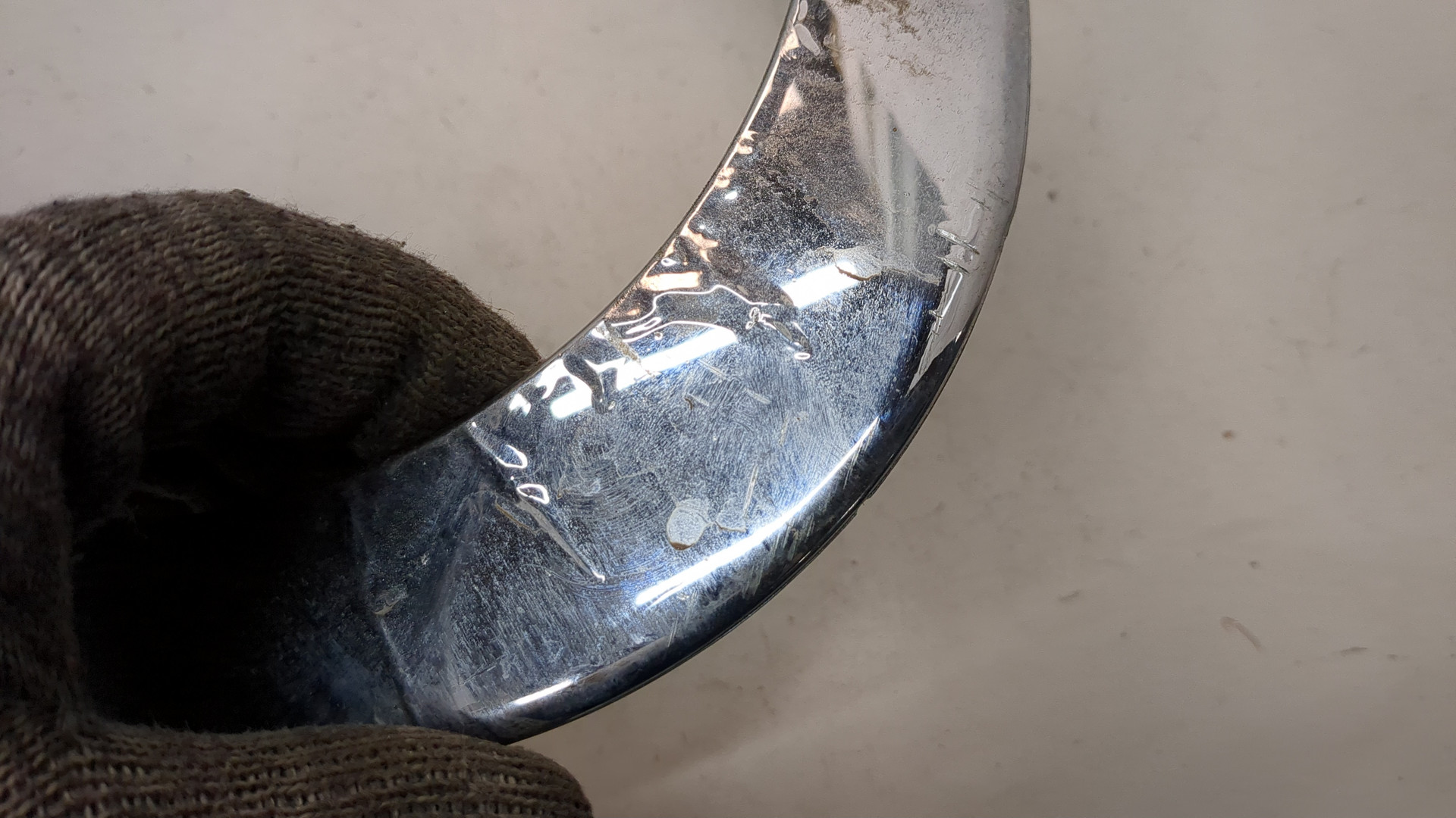 Планка под фару правая