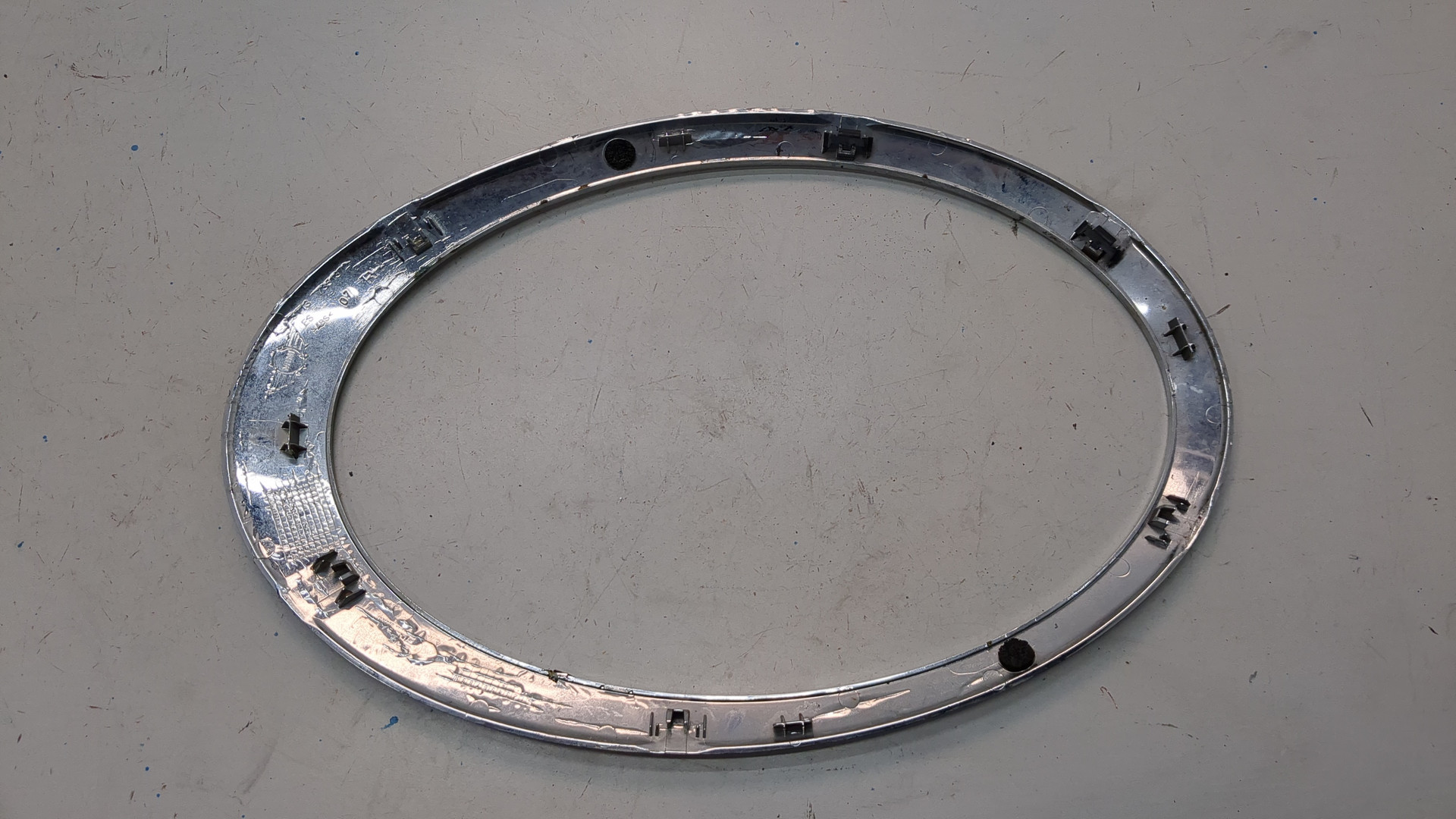 Планка под фару правая