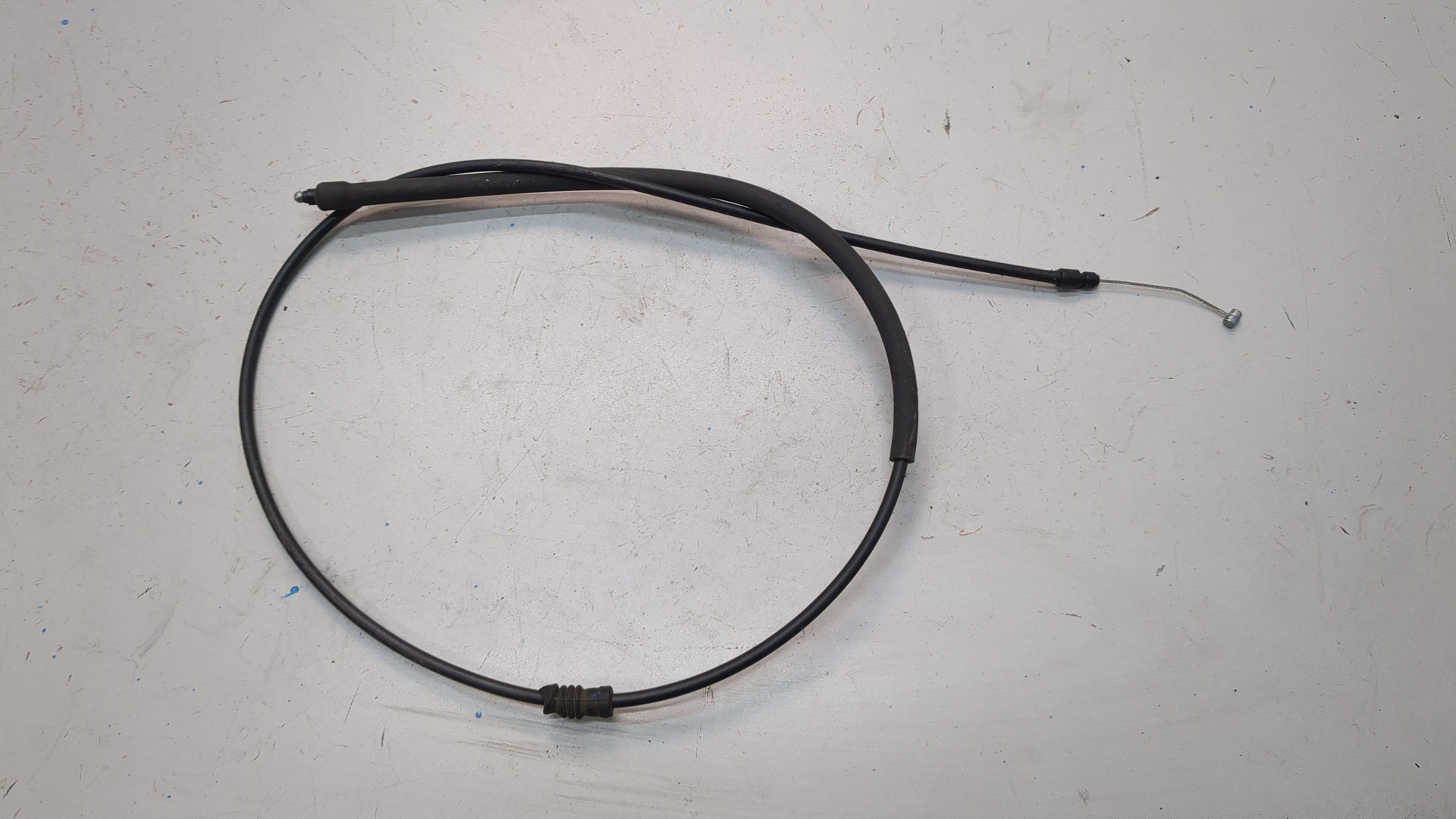 Трос открывания капота