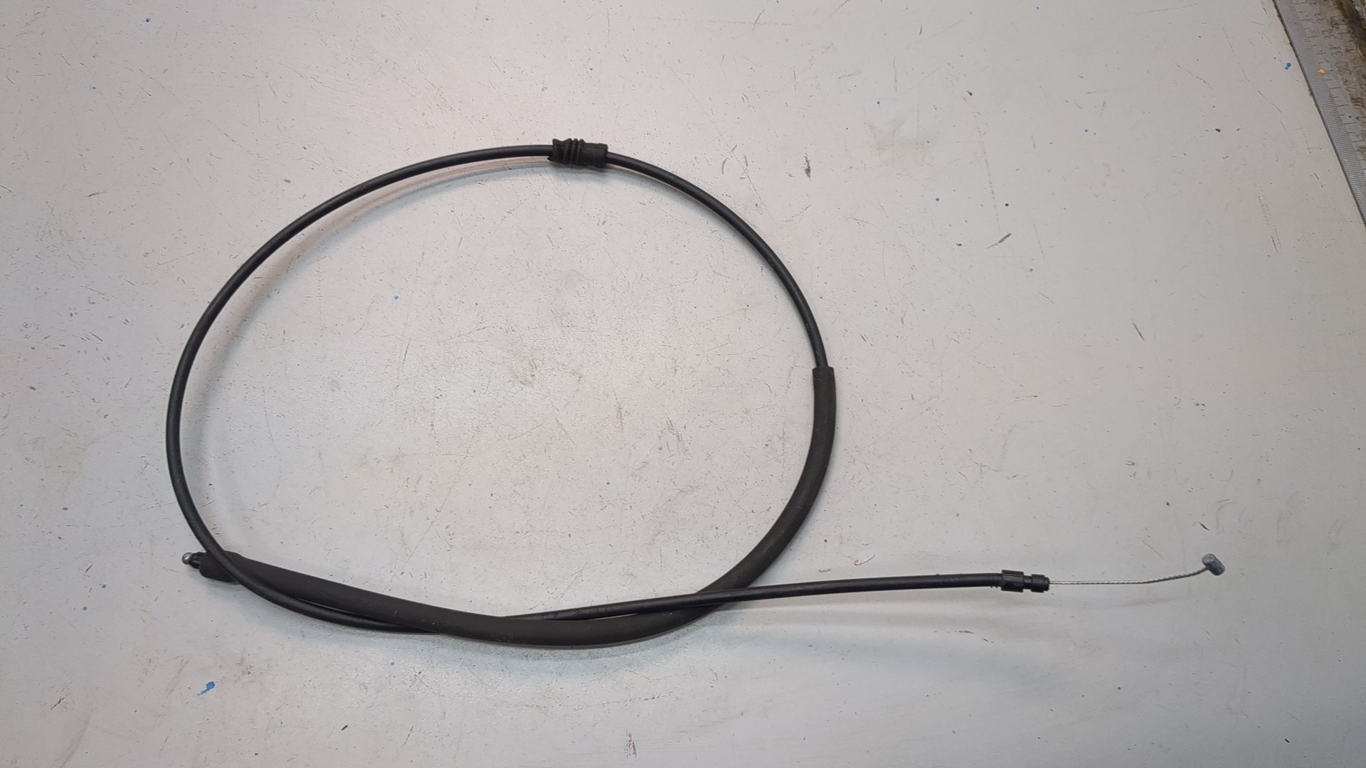 Трос открывания капота