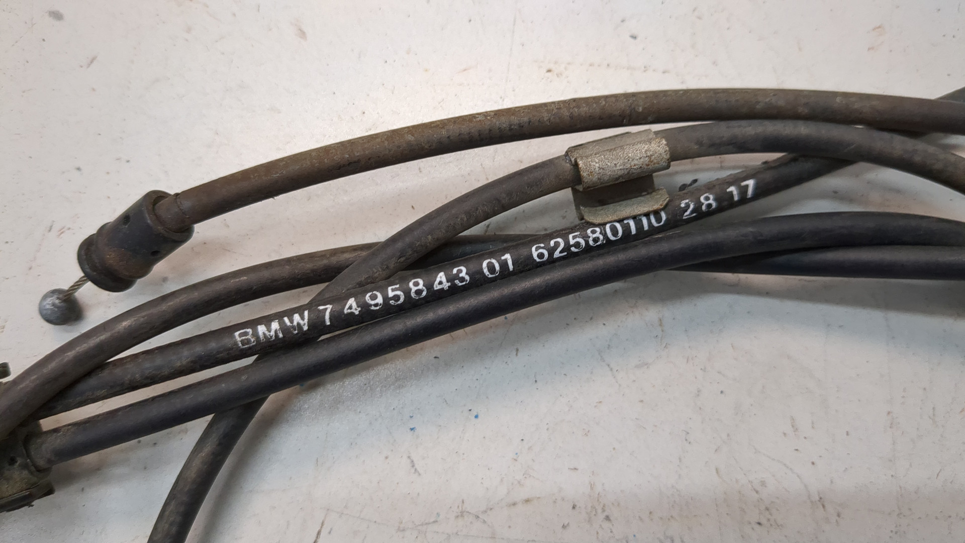 Трос открывания капота