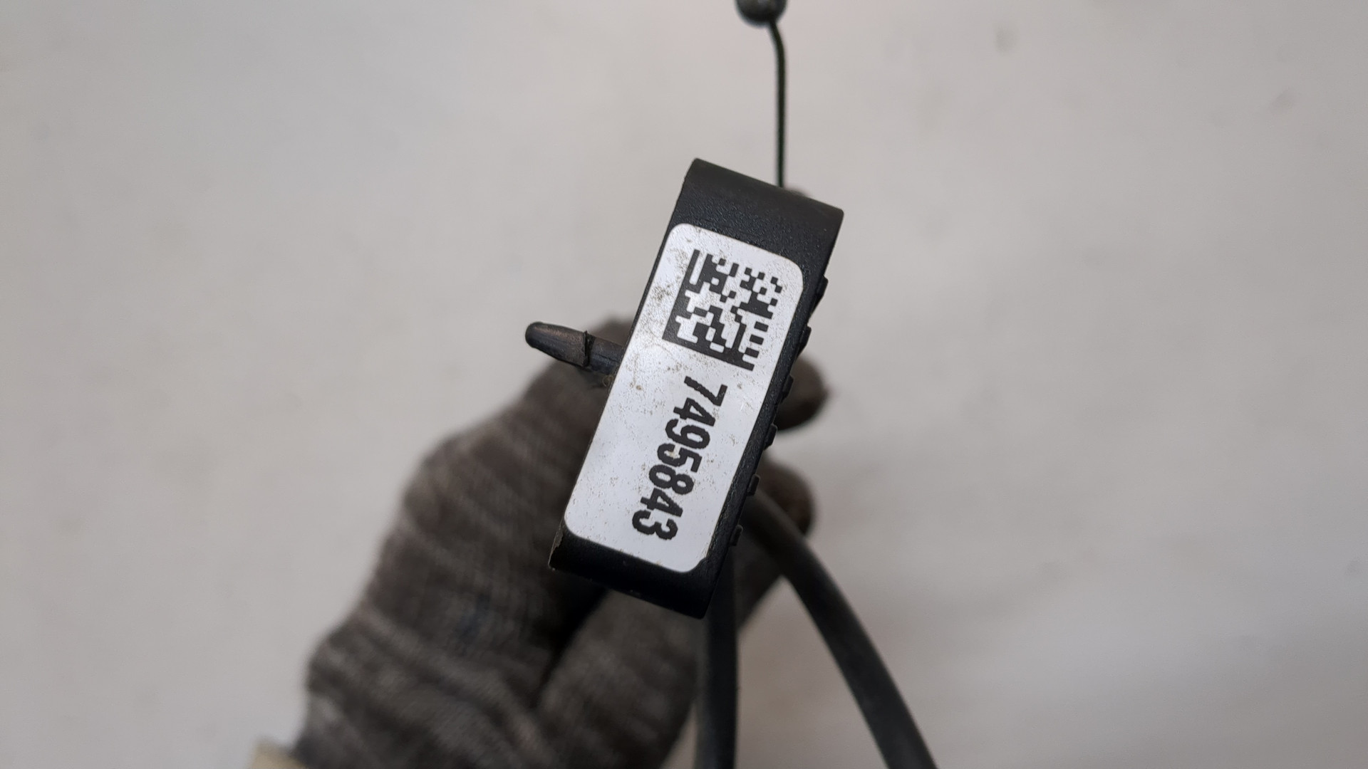 Трос открывания капота