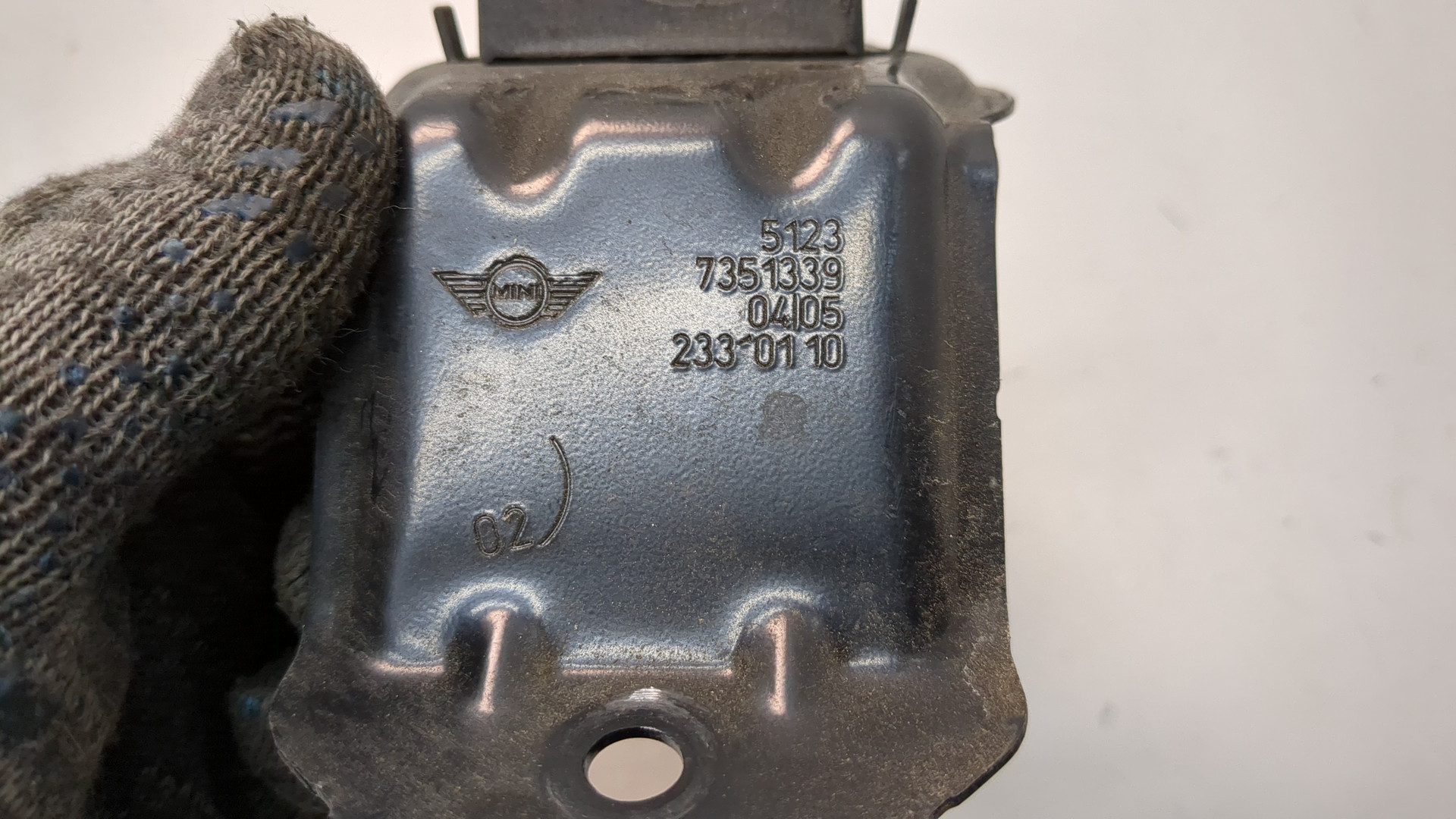 Петля капота