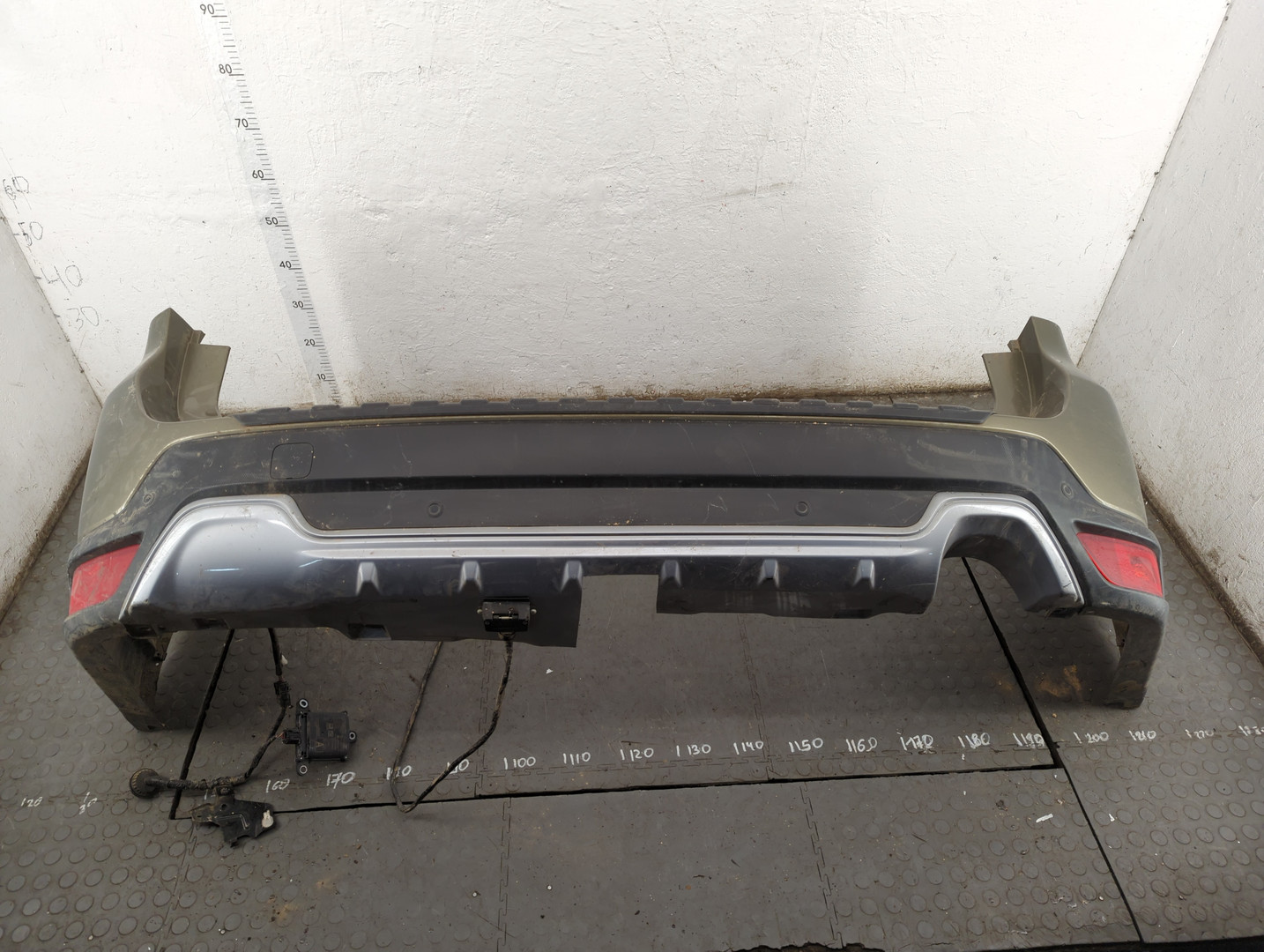 Бампер задний