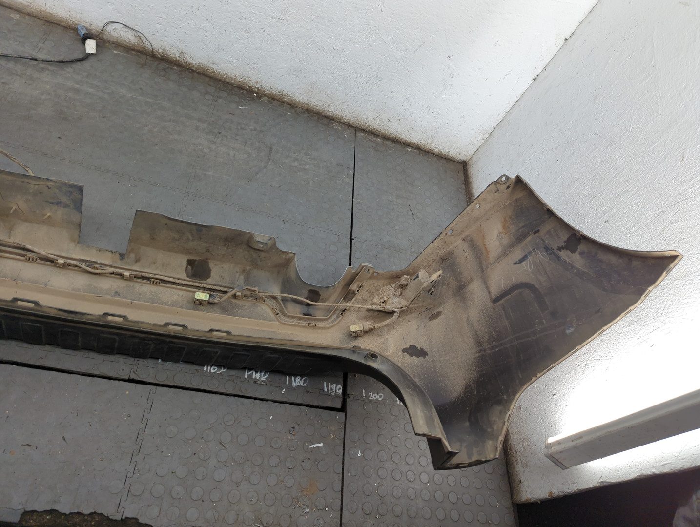 Бампер задний