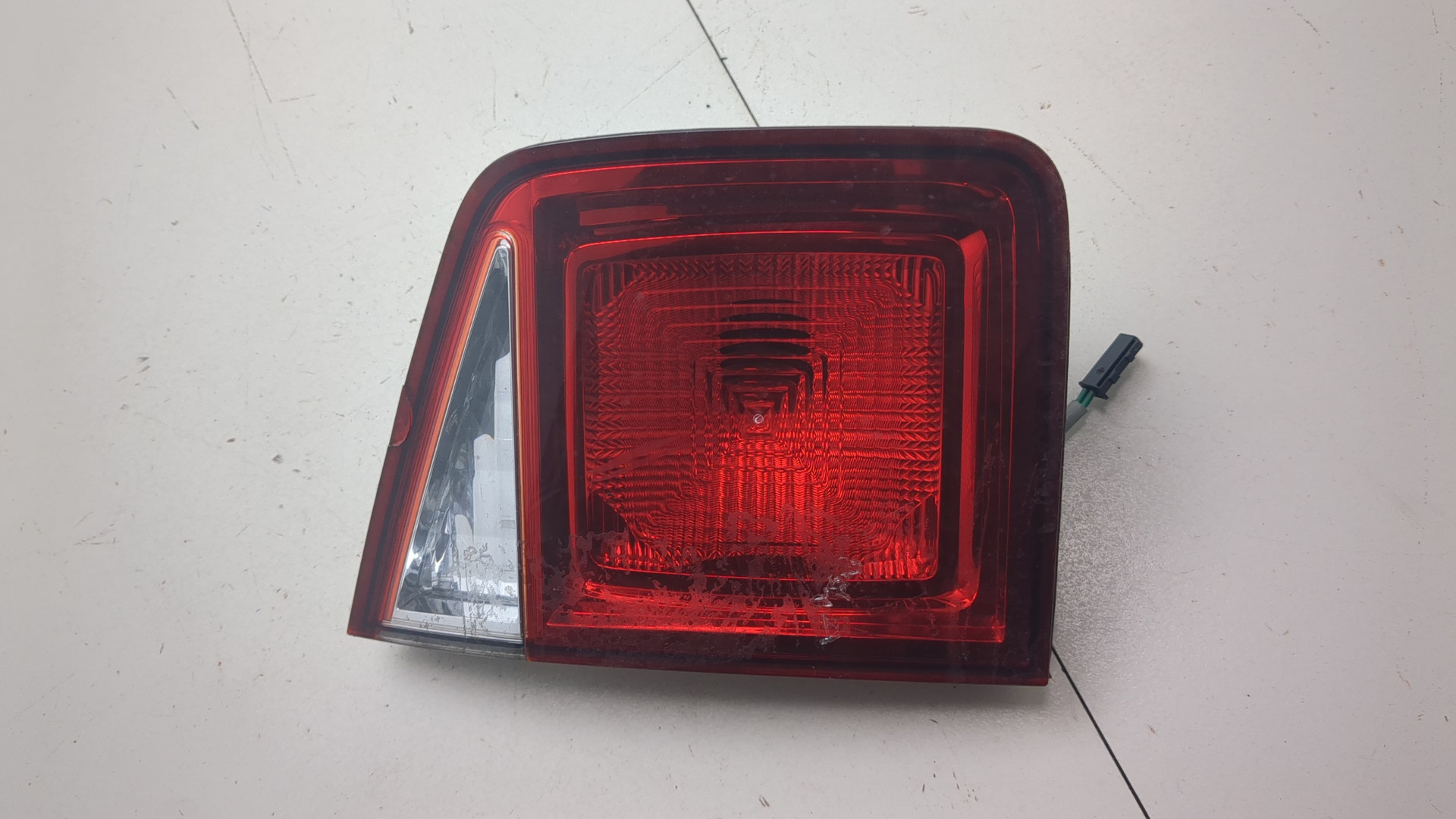 Фонарь задний внутренний левый