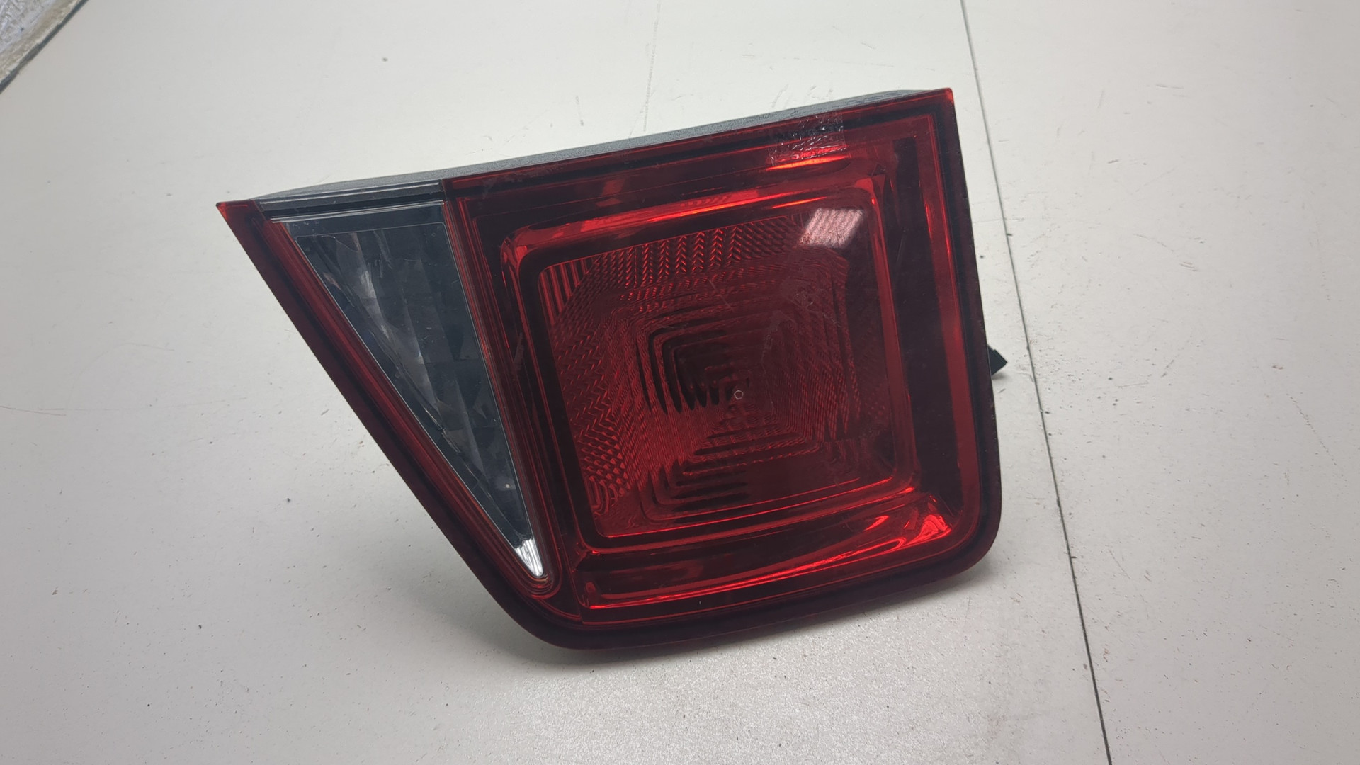 Фонарь задний внутренний правый