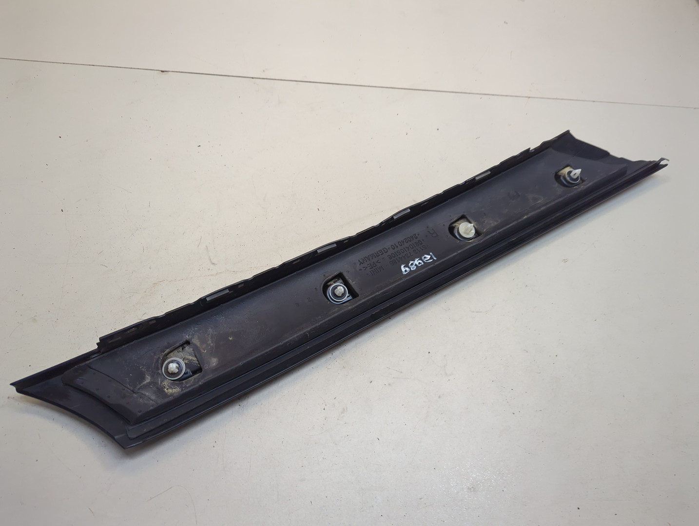 Молдинг лобового стекла