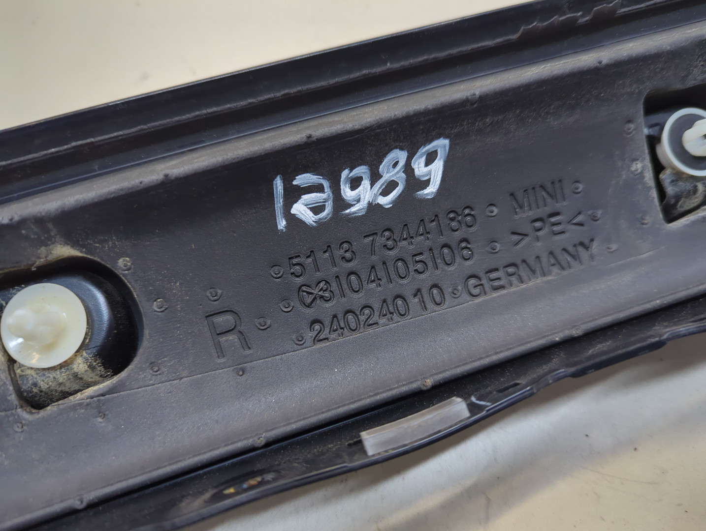 Молдинг лобового стекла