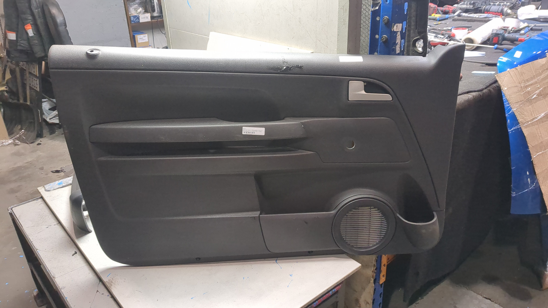 Обшивка двери передней левой