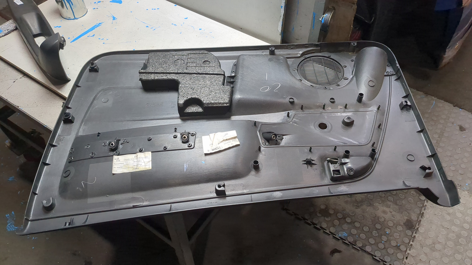 Обшивка двери передней левой