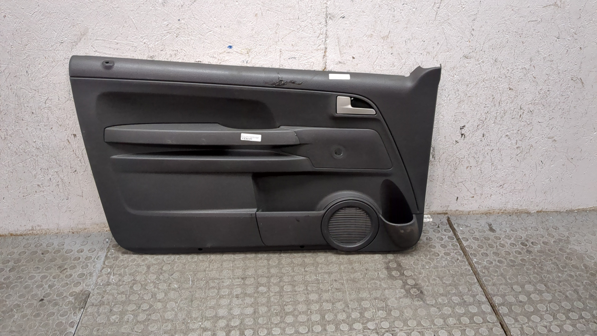 Обшивка двери передней левой