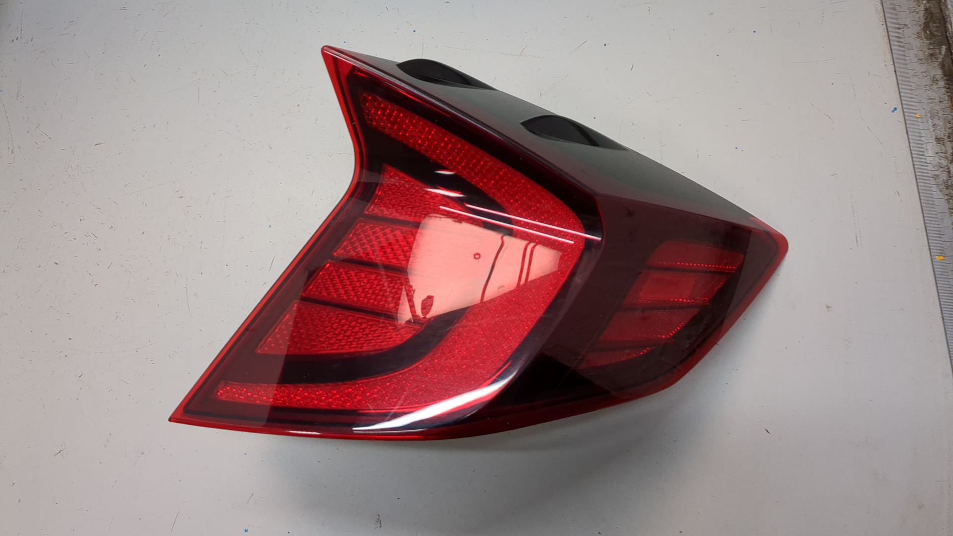 Фонарь задний правый