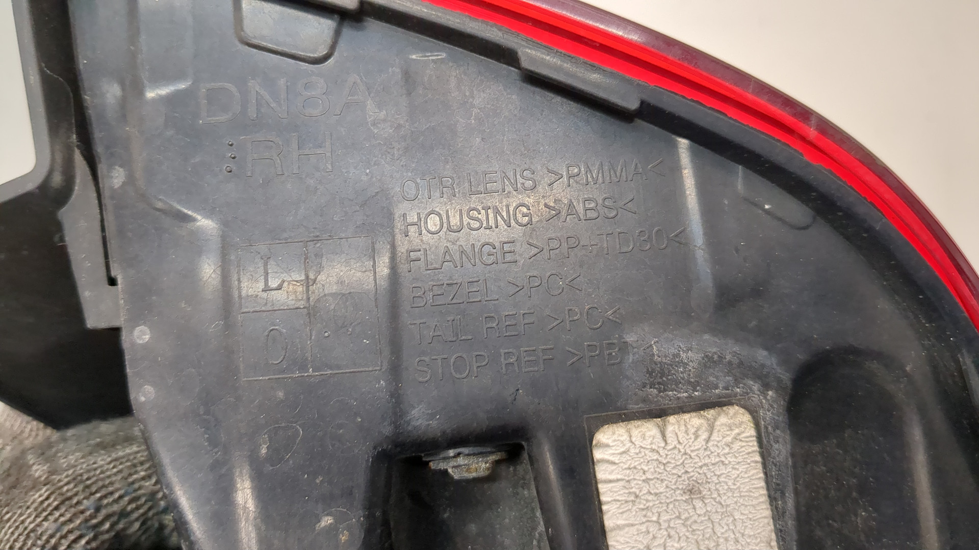 Фонарь задний правый