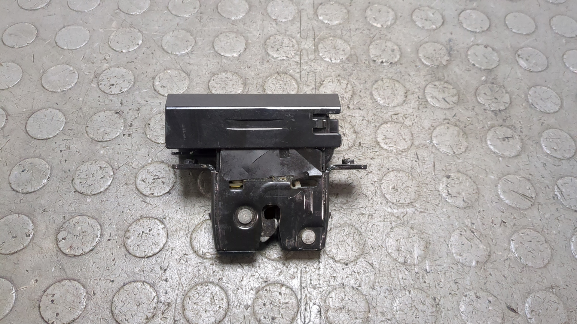 Замок багажника