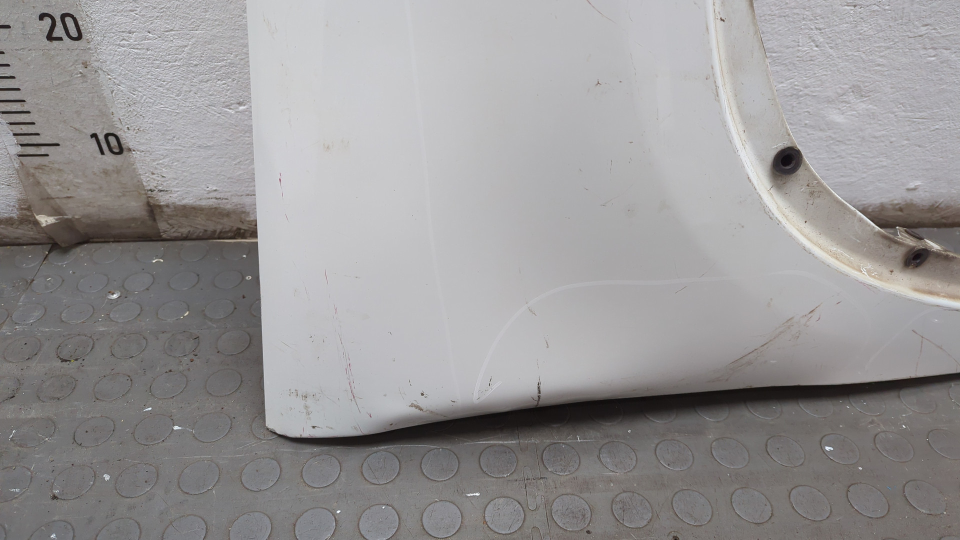 Крыло переднее правое