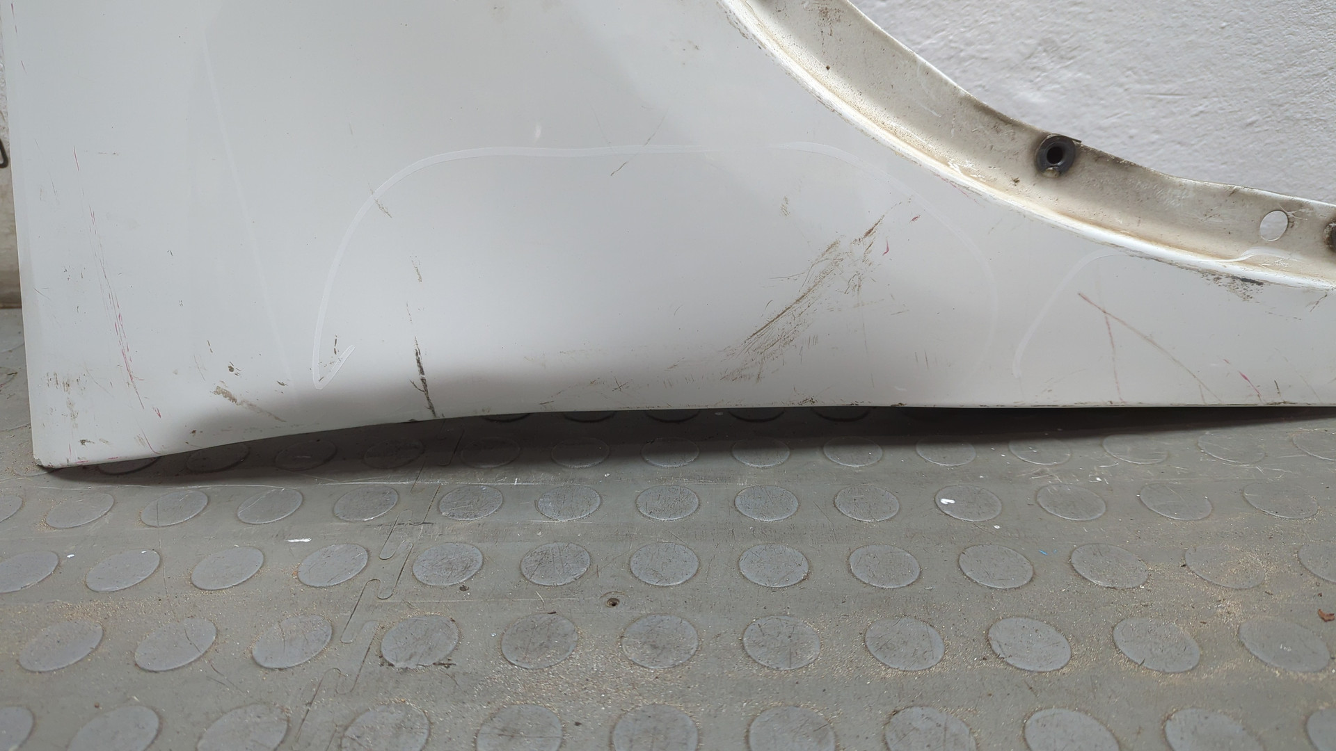 Крыло переднее правое