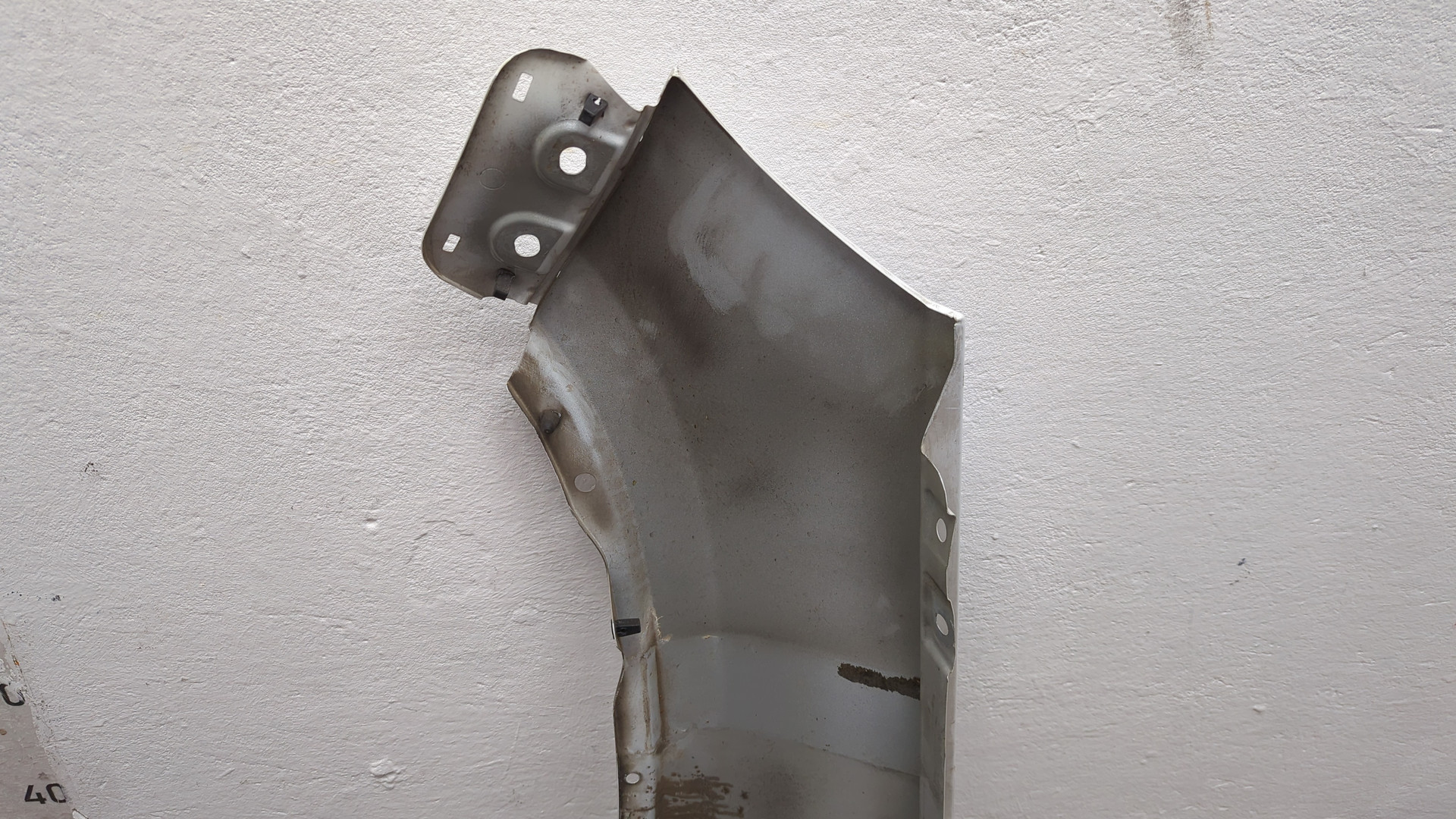 Крыло переднее правое