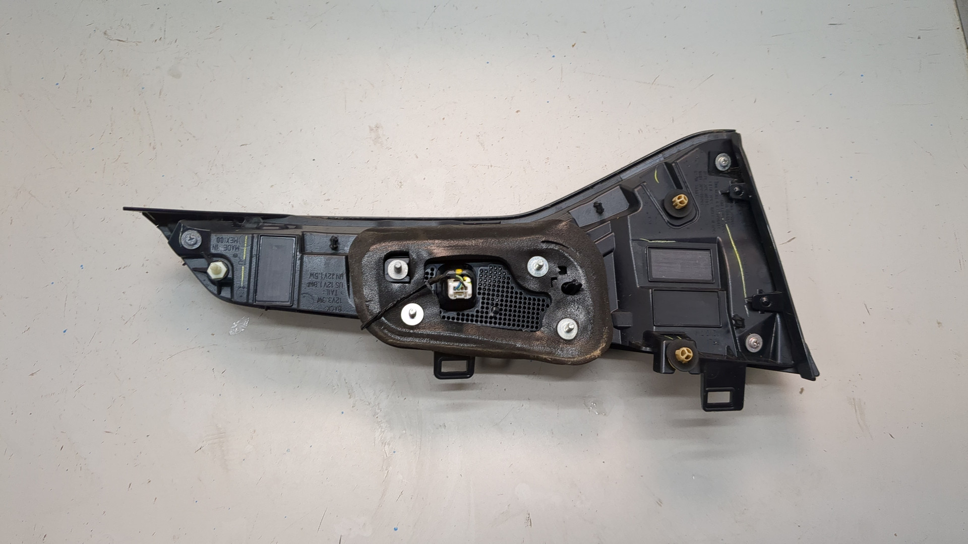 Фонарь задний внутренний правый