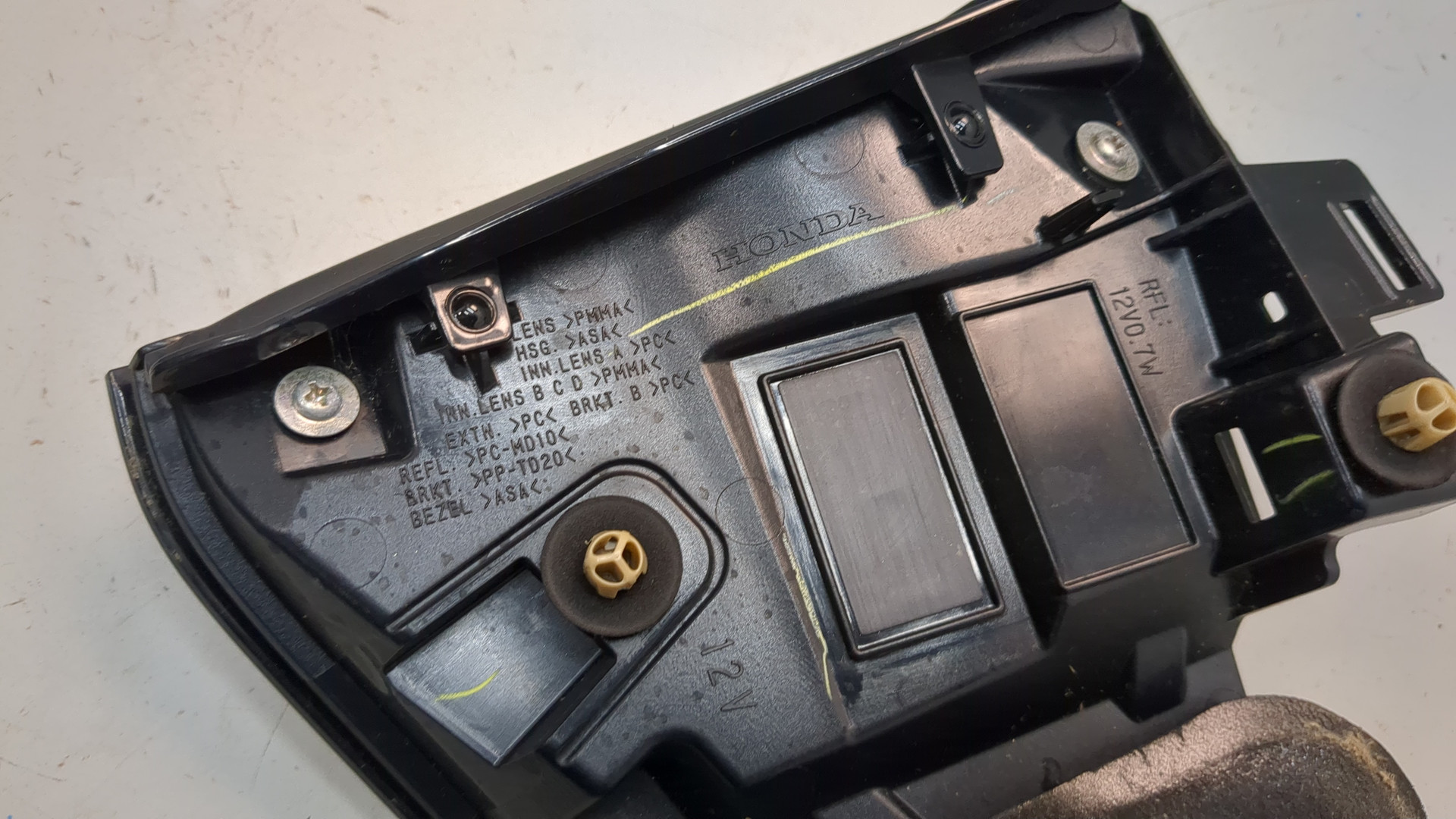 Фонарь задний внутренний правый