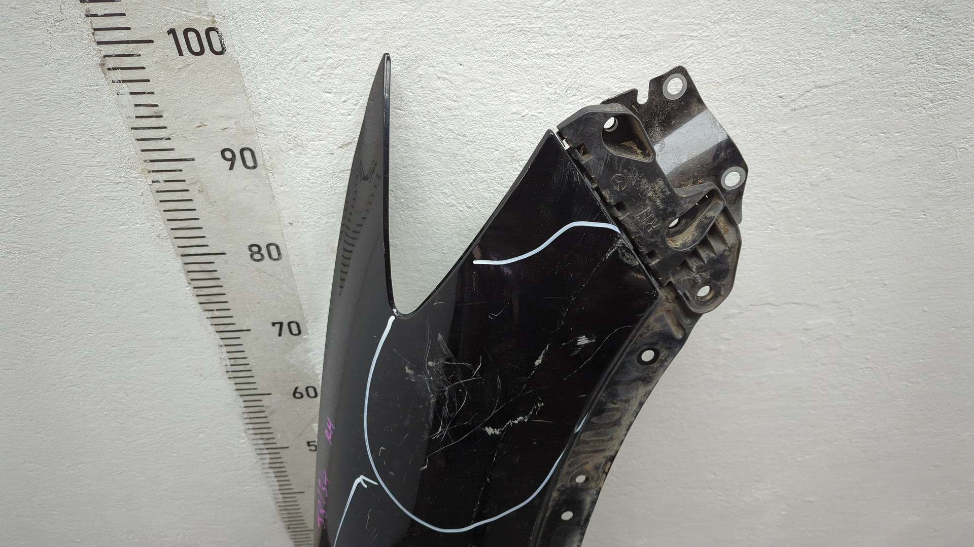 Крыло переднее правое