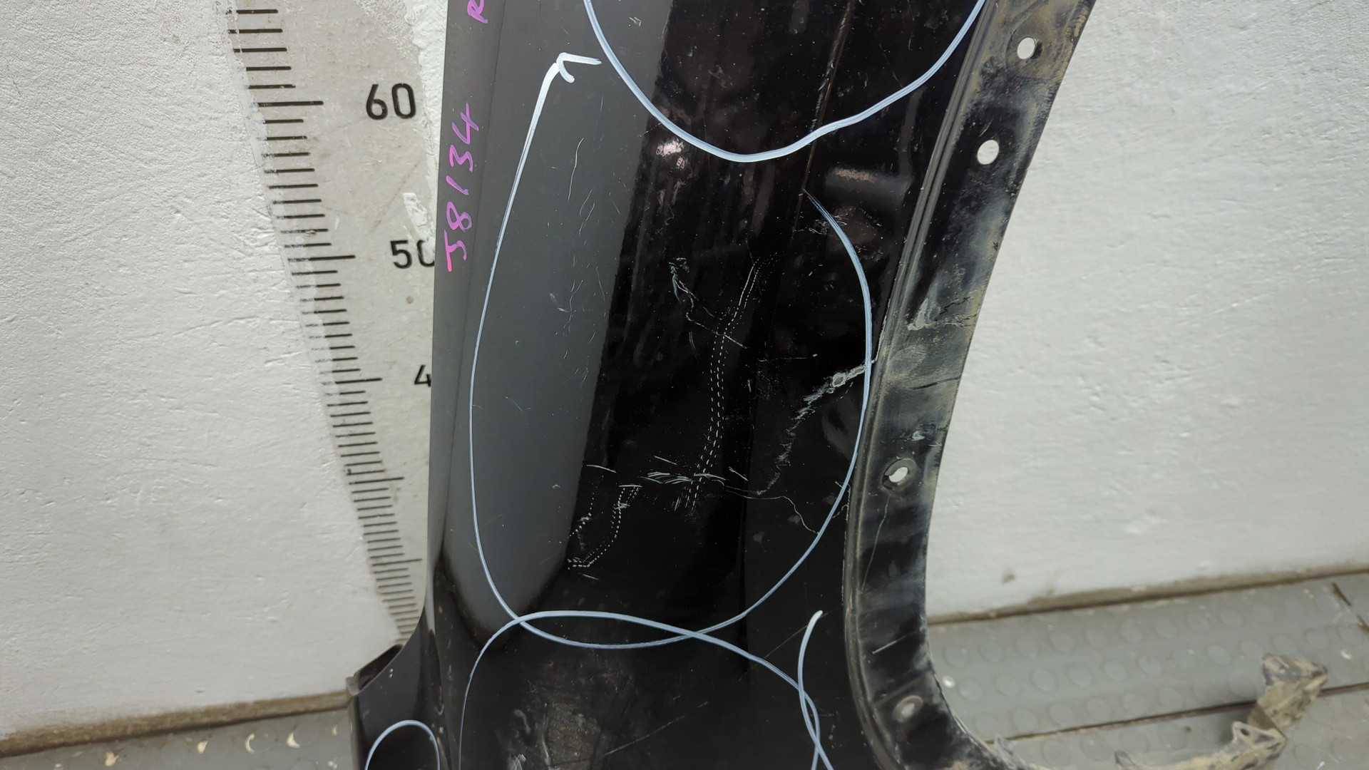 Крыло переднее правое