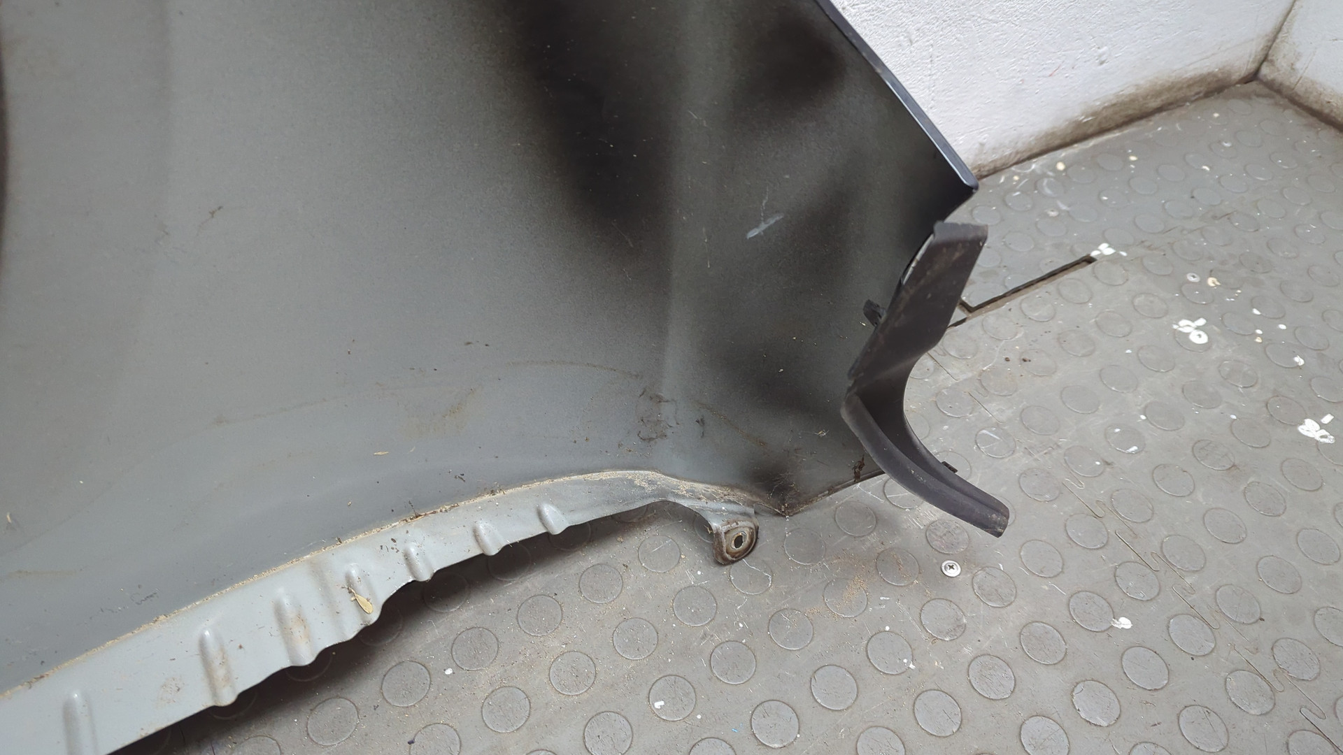 Крыло переднее правое