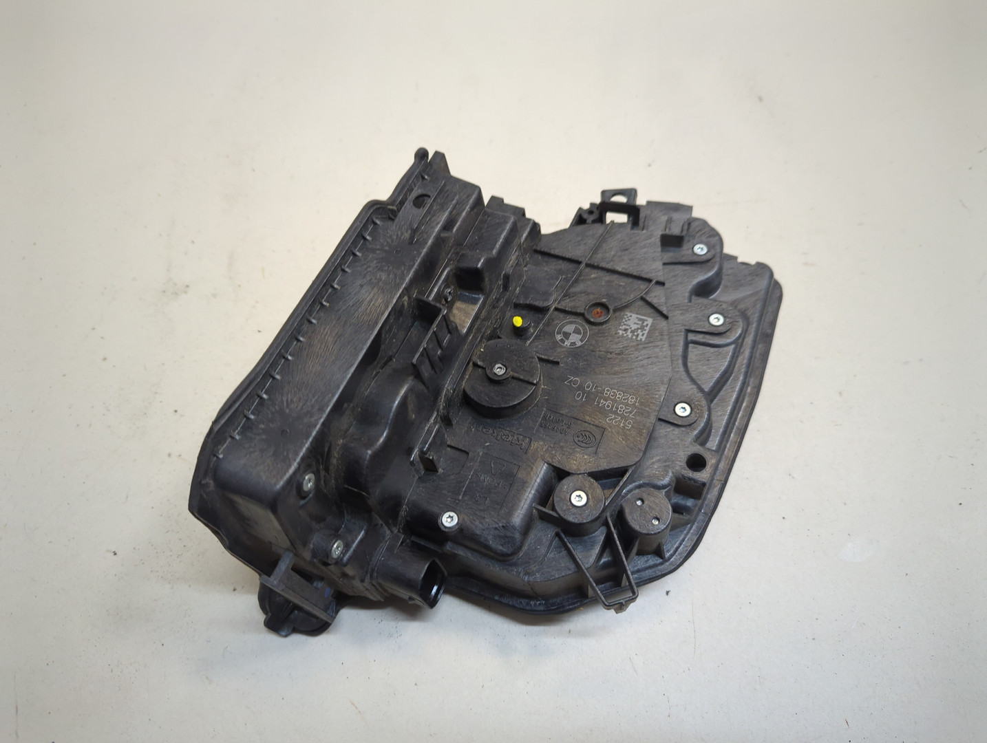 Замок двери задней левой