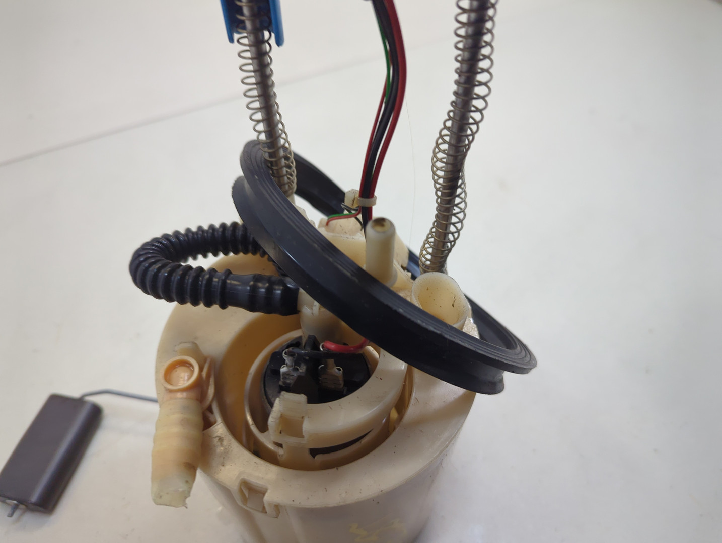 Насос топливный электрический