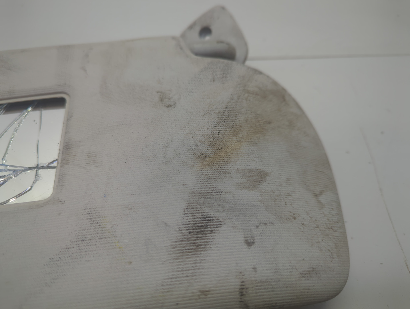 Козырек солнцезащитный