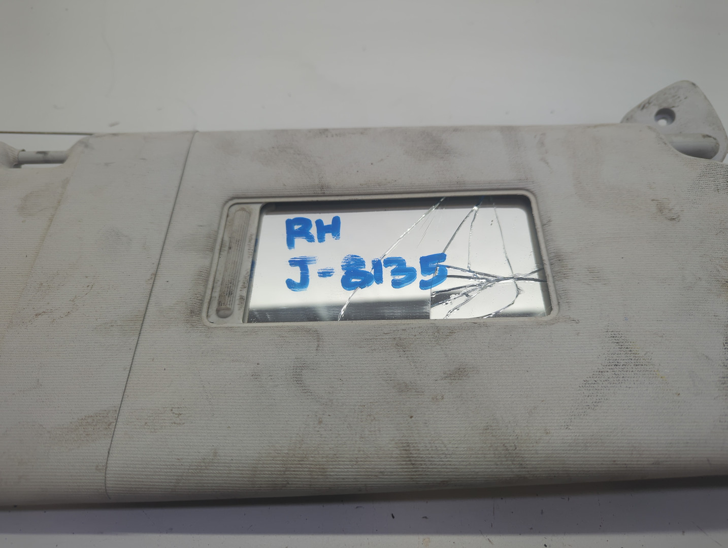 Козырек солнцезащитный