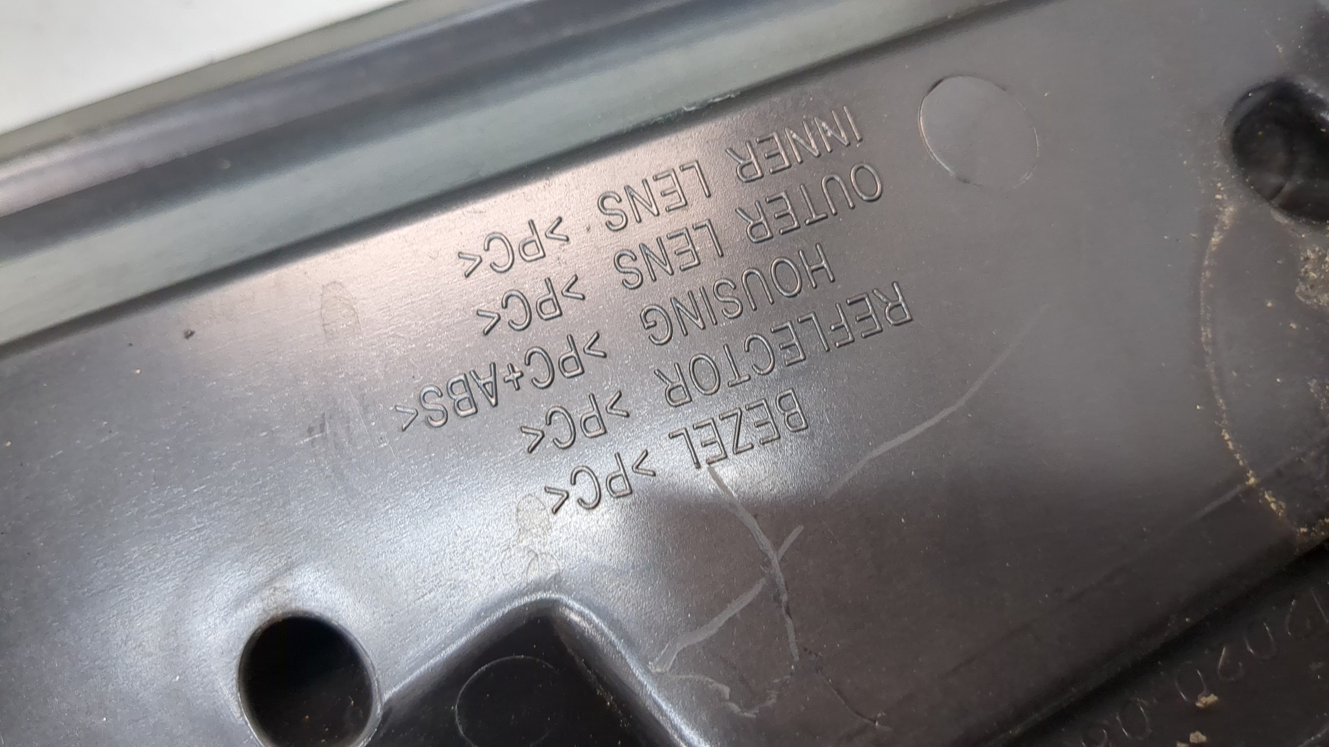 Фонарь задний правый