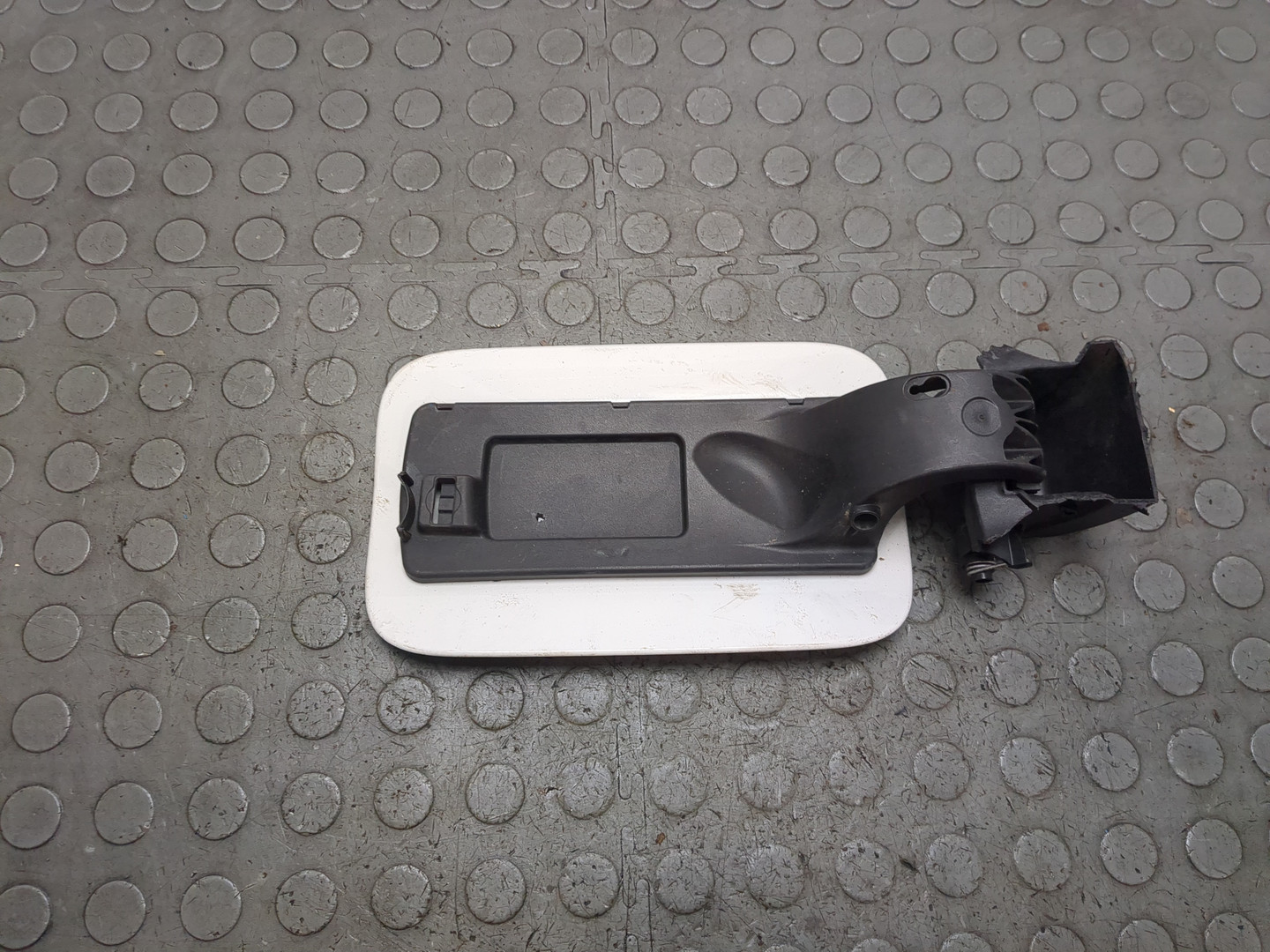 Лючок бензобака