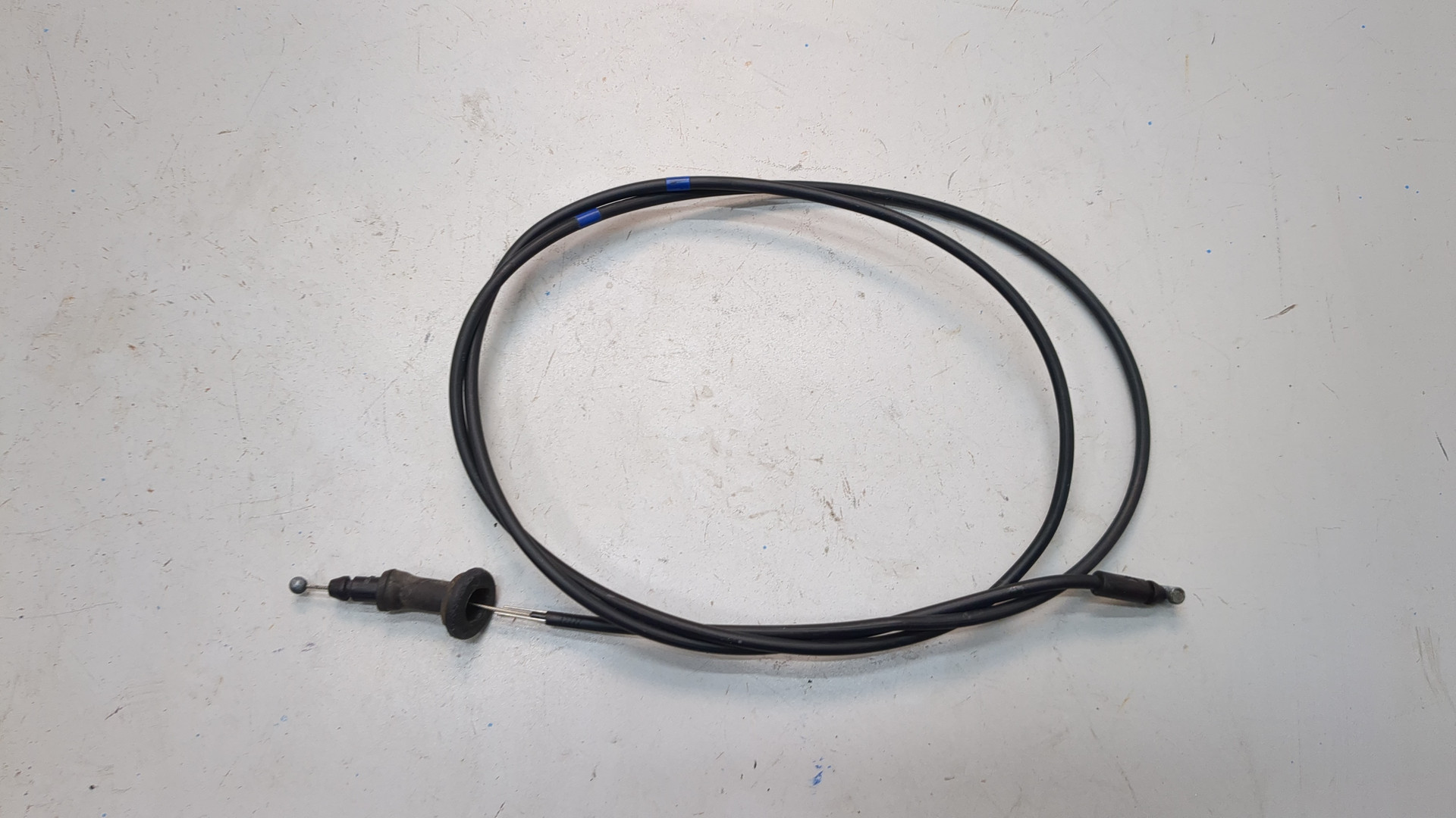 Трос открывания капота