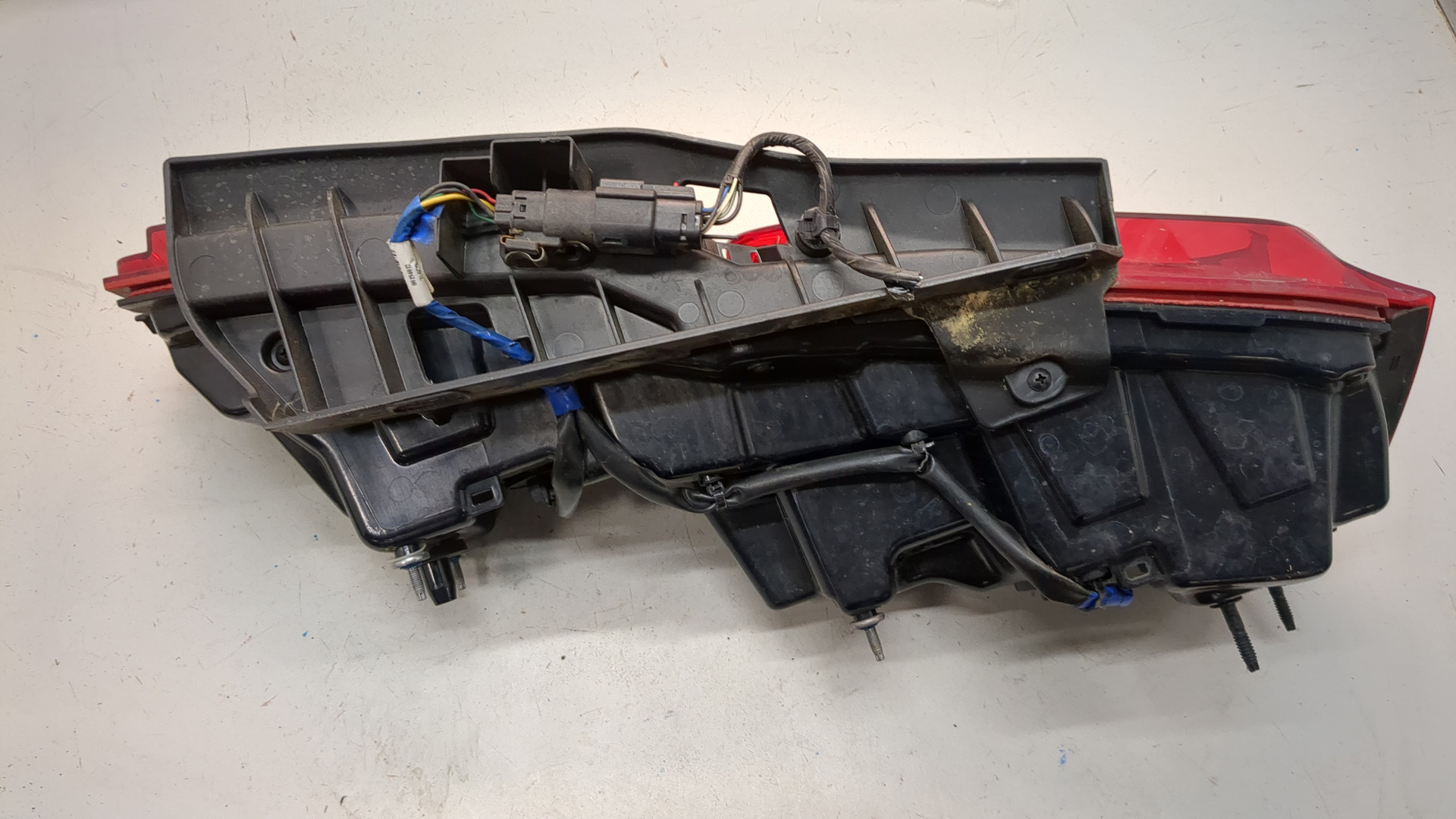 Фонарь задний правый