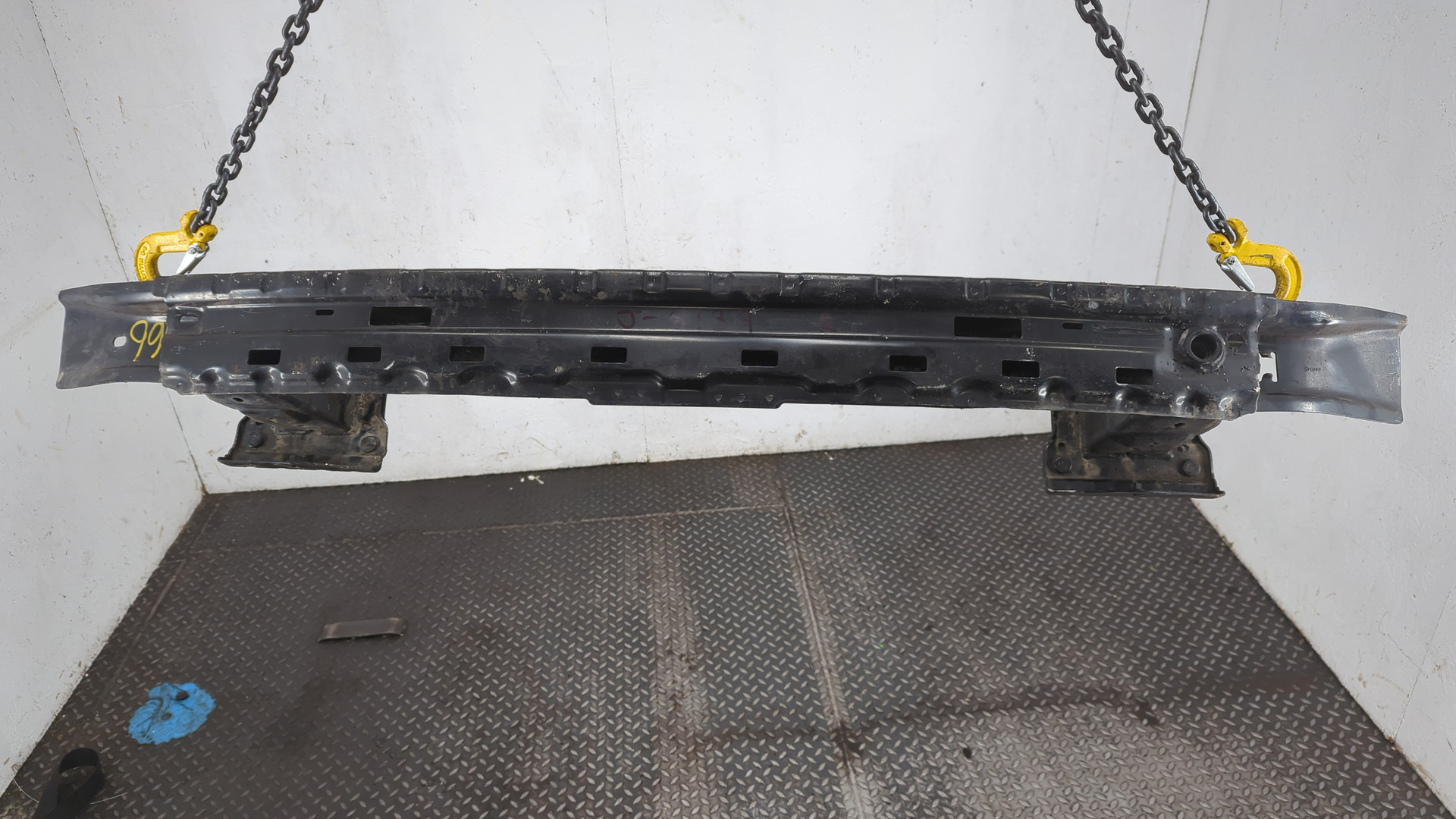 Усилитель заднего бампера