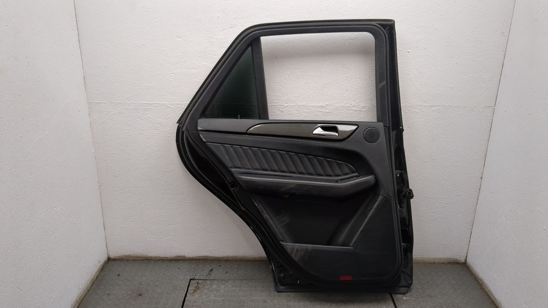 Дверь задняя левая